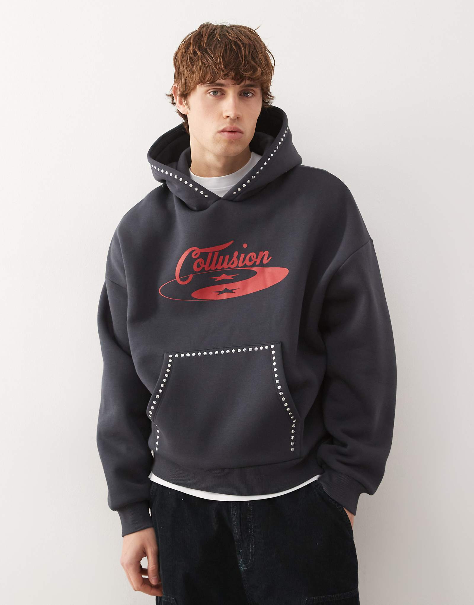 COLLUSION boxy hoodie with red print -amp studs in black 13590₽