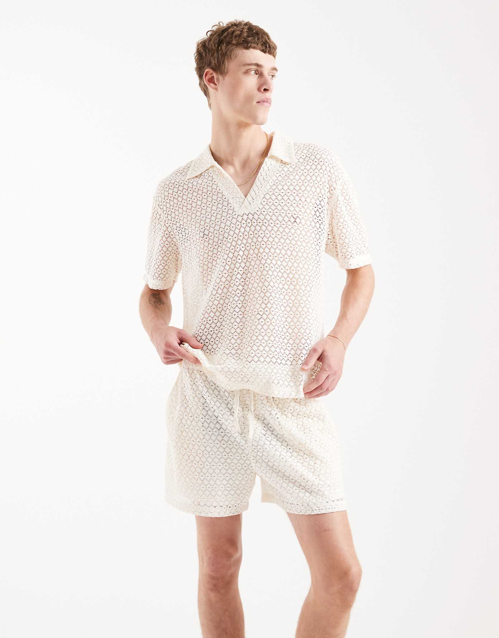 Aray crochet knit shorts in white white 8490₽