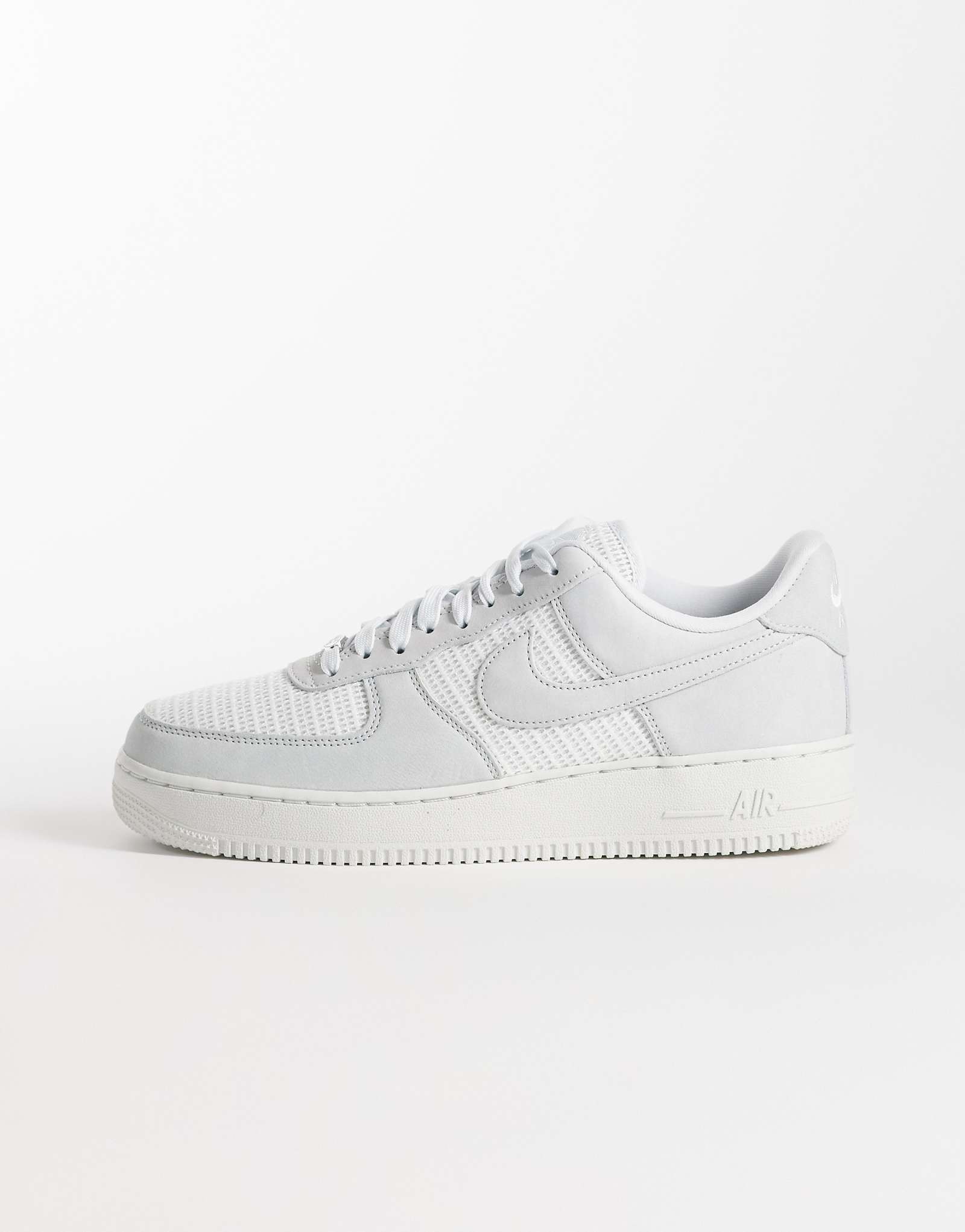 Nike Air Force 1 07 LV8 sneakers in white and gray gray 24190₽