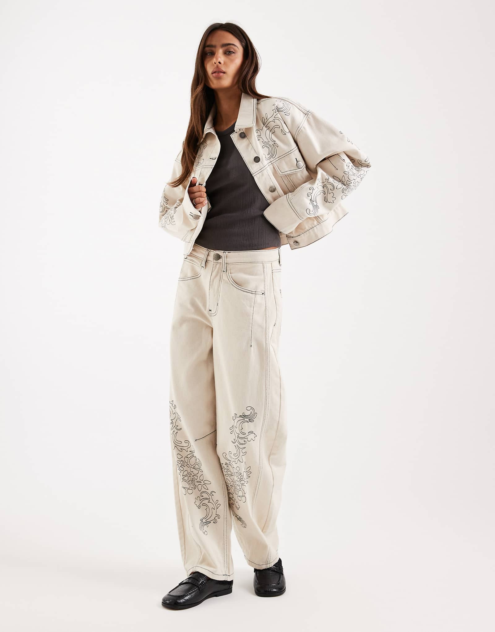 Daisy Street mid rise barrel leg embroidered jeans in cream - part of a set cream 13590₽