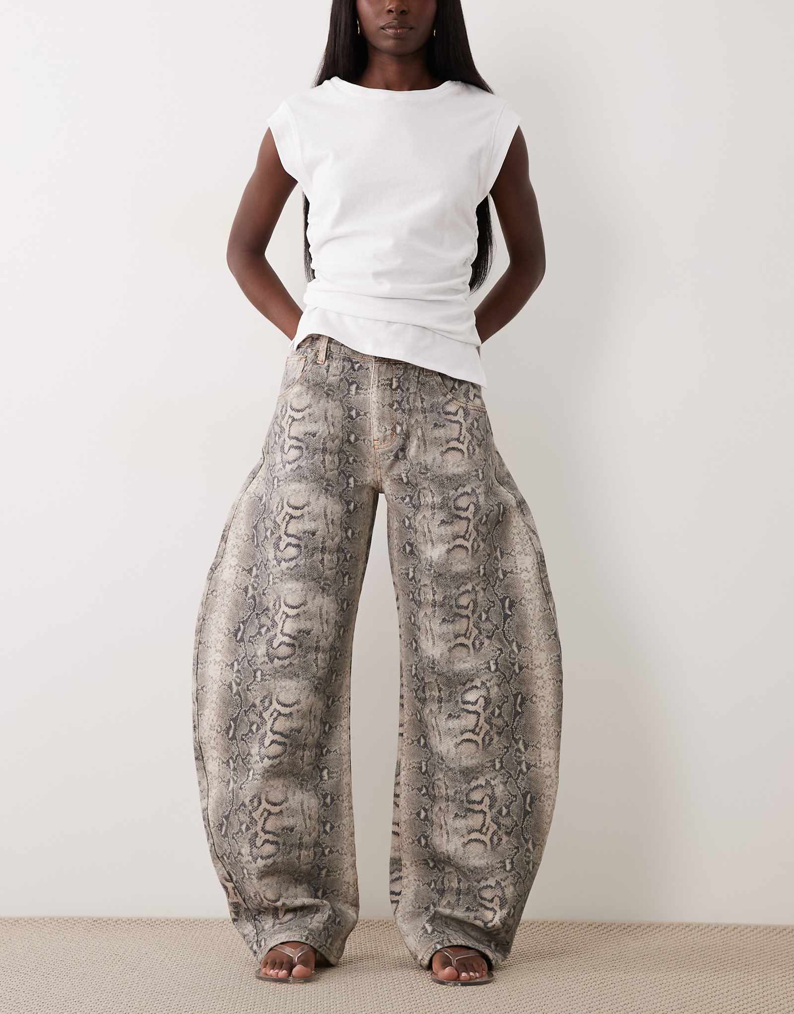 Lioness Horseshoe barrel leg jeans in snake print snake print 21890₽