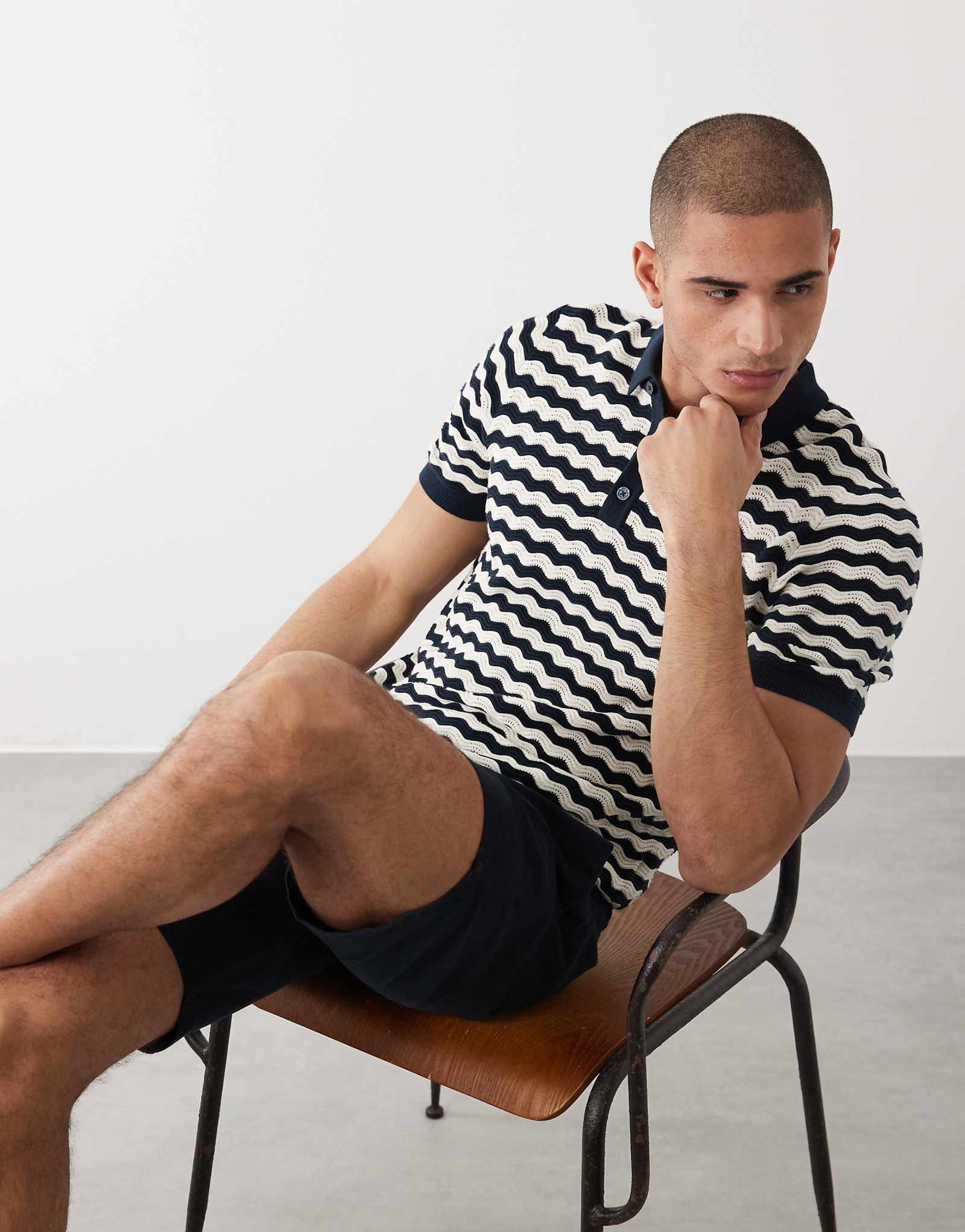 Threadbare short sleeve knit polo top with zig zag print in navy and ecru navy 5990₽