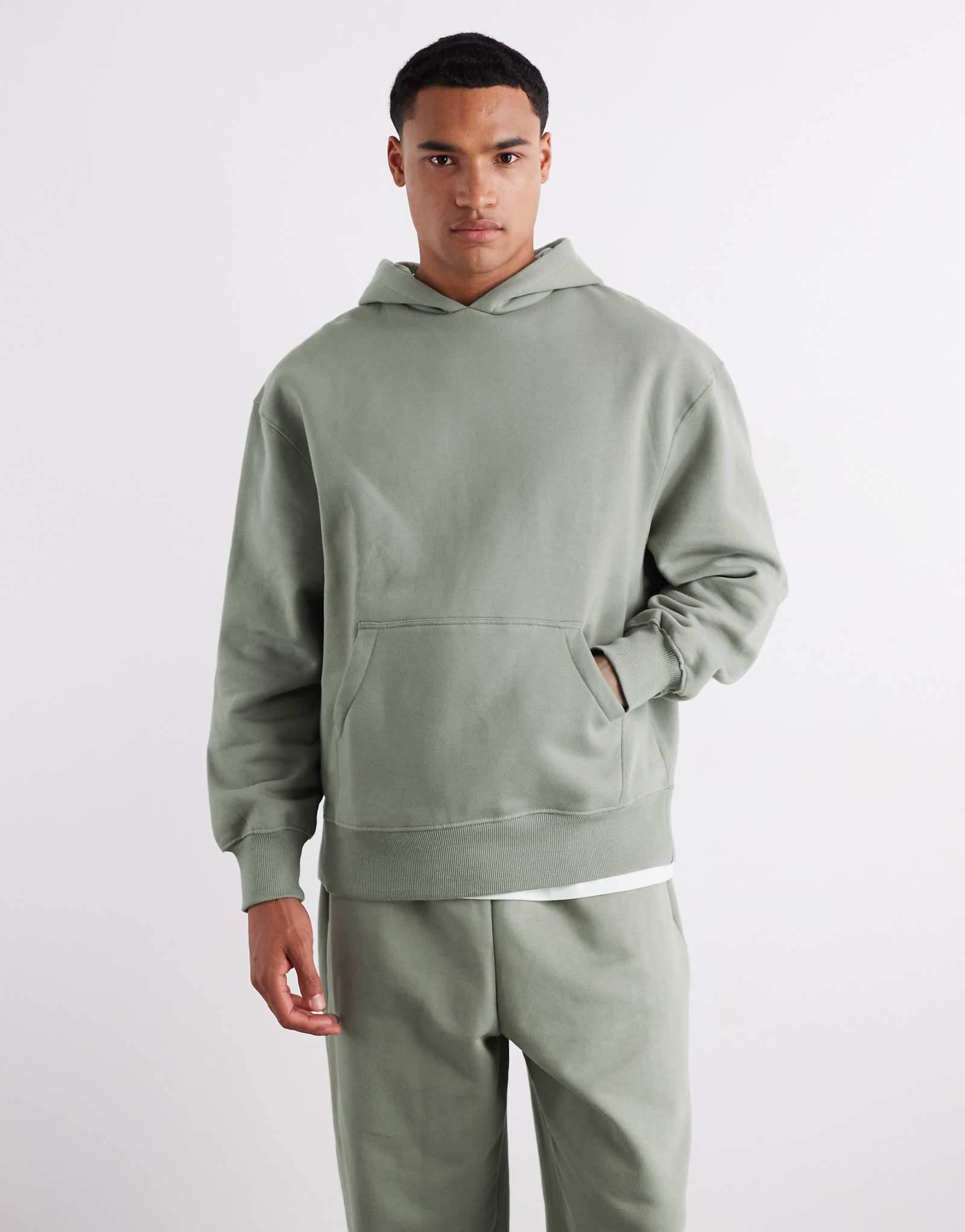 ASOS DESIGN premium heavyweight oversized hoodie in 400gsm sage green 10690₽