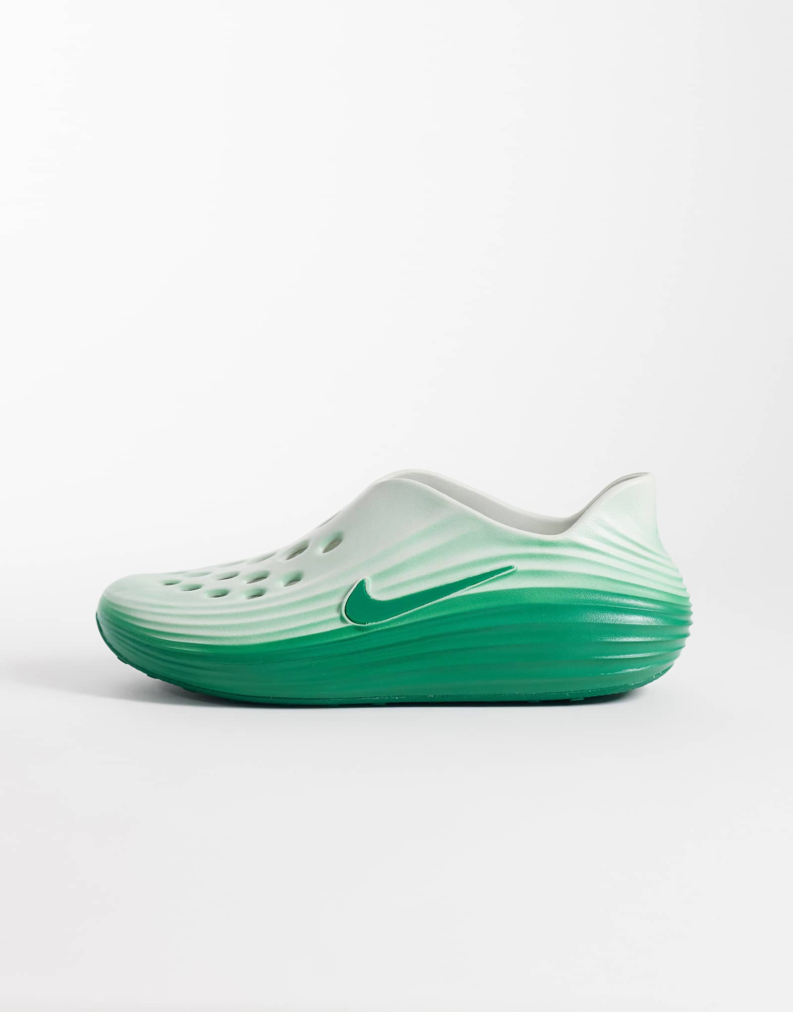 Nike ReactX Rejuven8 clogs in green mid green 14490₽