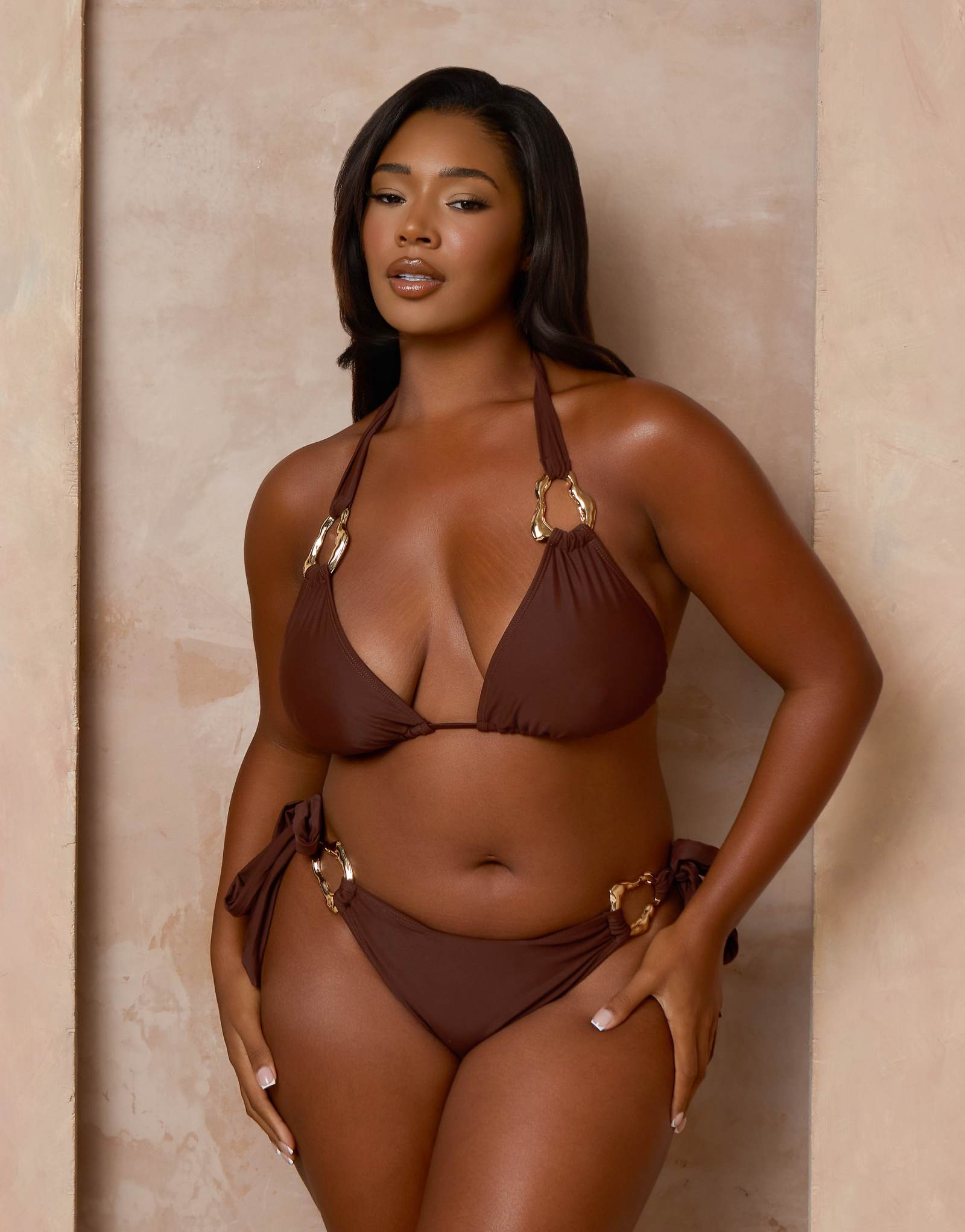 Moda Minx Curve x Alessa Tyrrell-Charles triangle bikini top with molten hardware detail in coffee coffee 10090₽