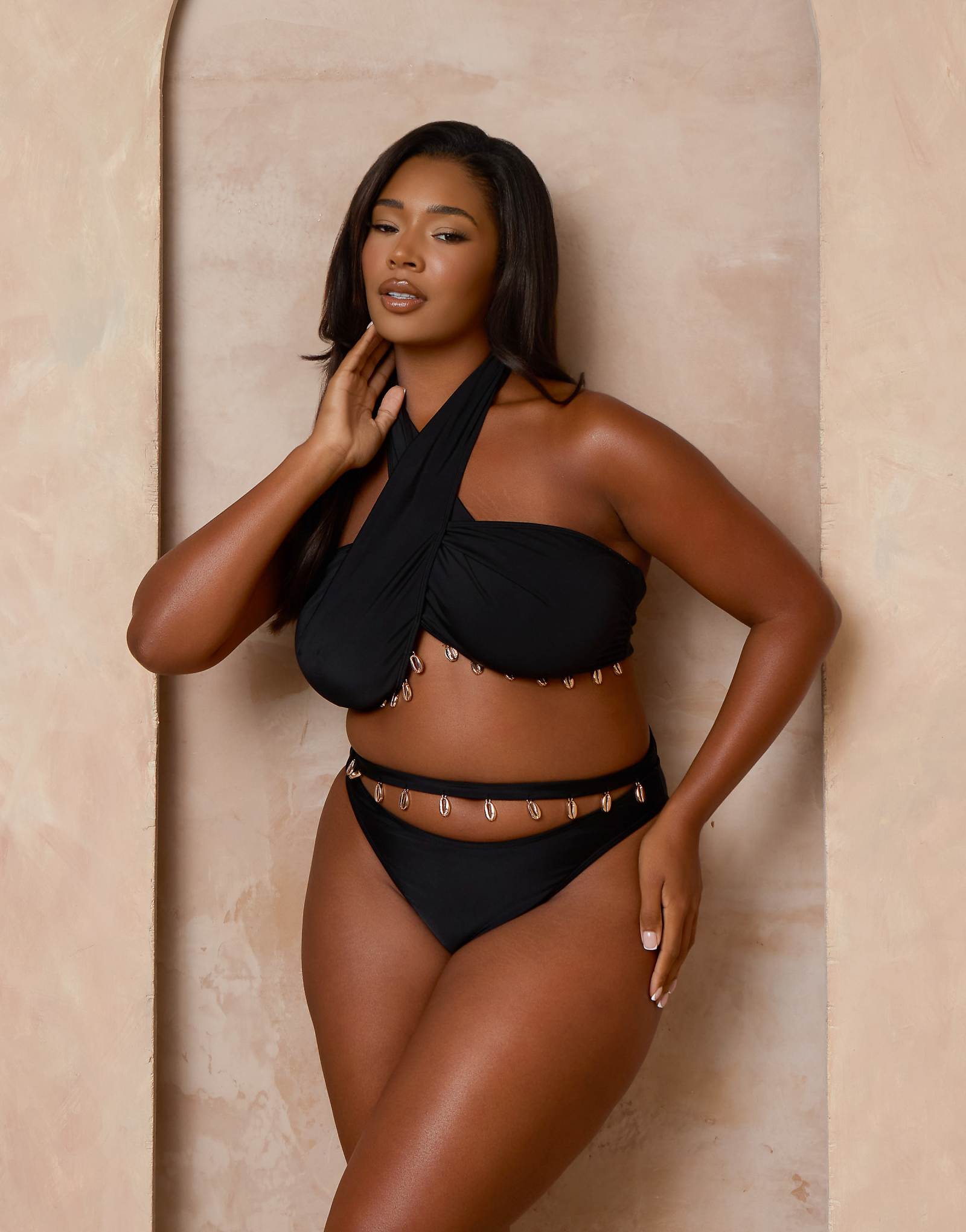Moda Minx Curve x Alessa Tyrrell-Charles halter bikini top with shell trim in black black 10090₽