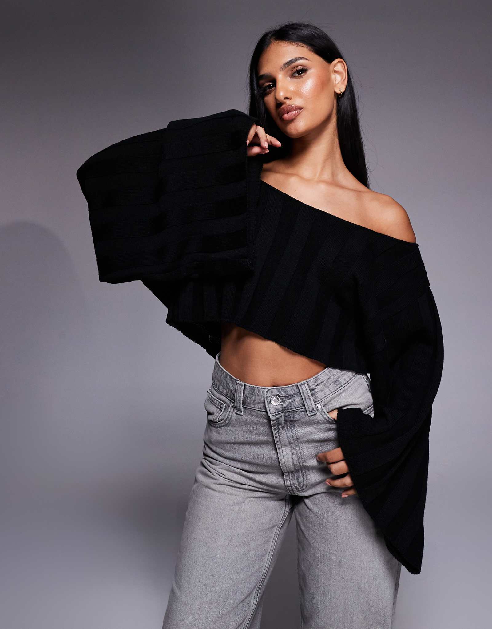 Kaiia exclusive off the shoulder wide sleeve sweater in black 9490₽