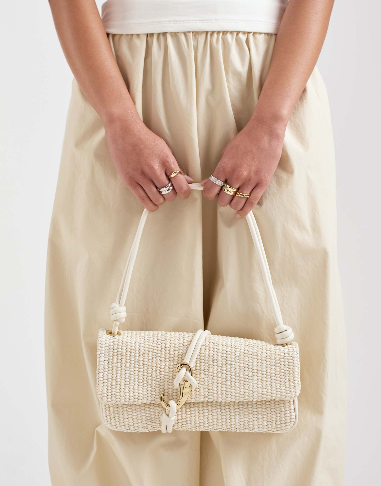 Dolce Vita Alice woven shoulder bag with gold-tone hardware in cream natural 24790₽