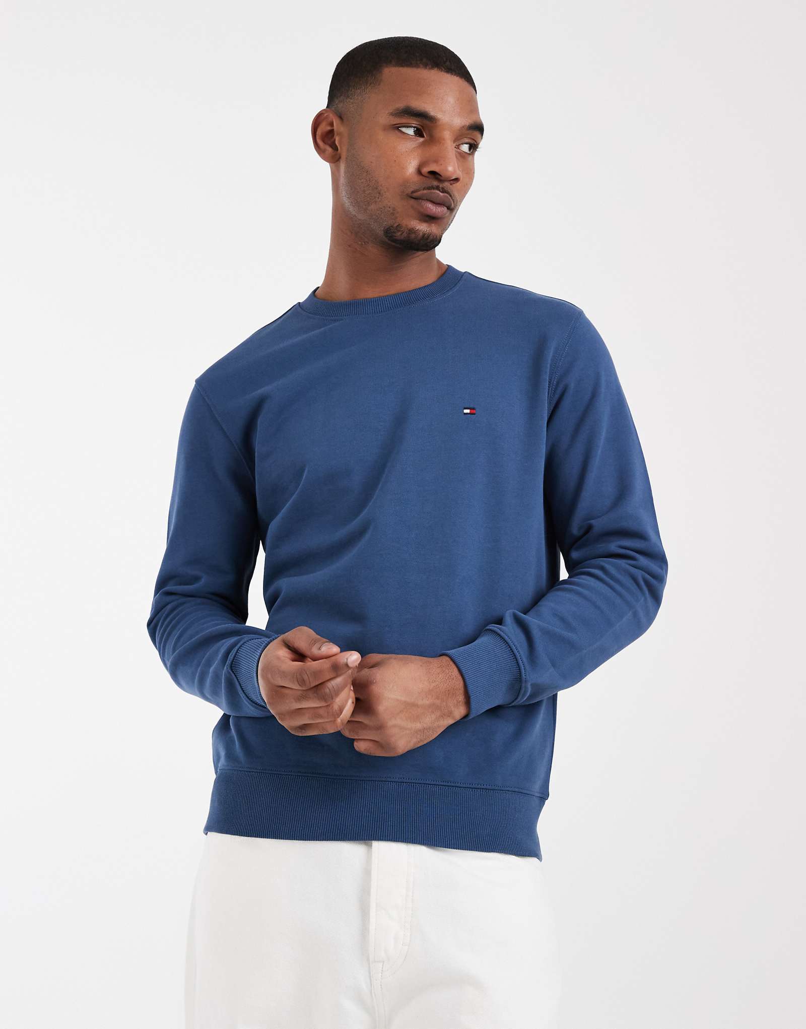 Tommy Hilfiger essential crew neck sweatshirt in blue mid blue 25590₽