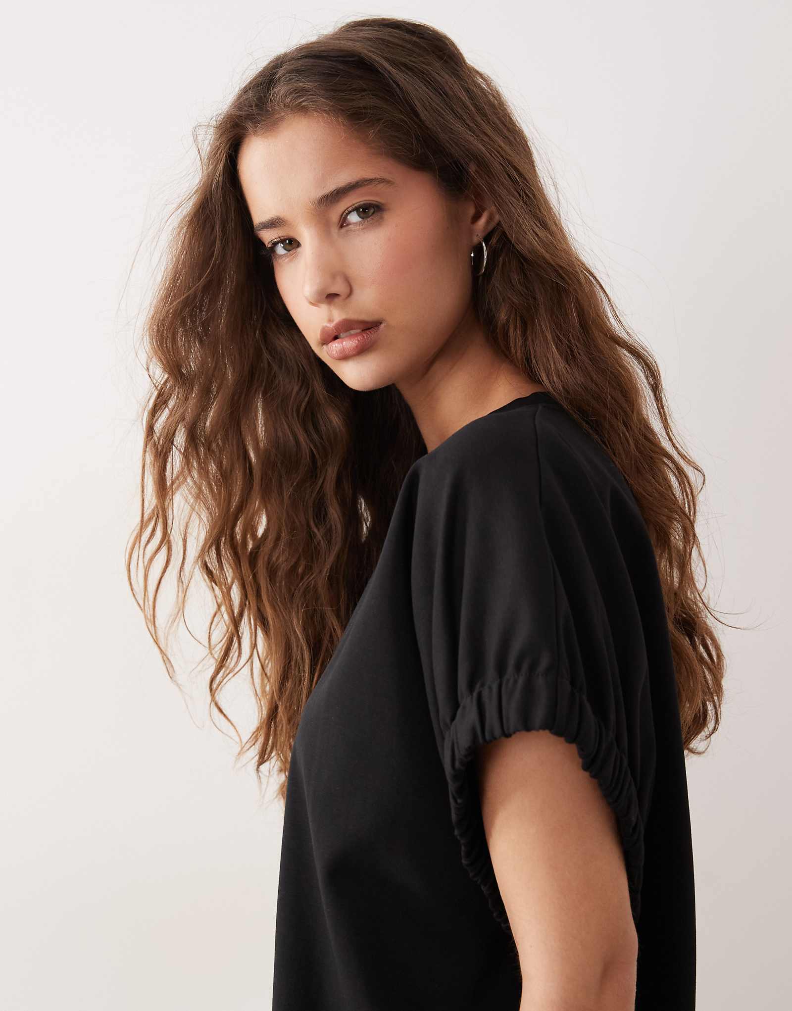 ARKET t-shirt with gathered sleeve detailing in black black 11090₽