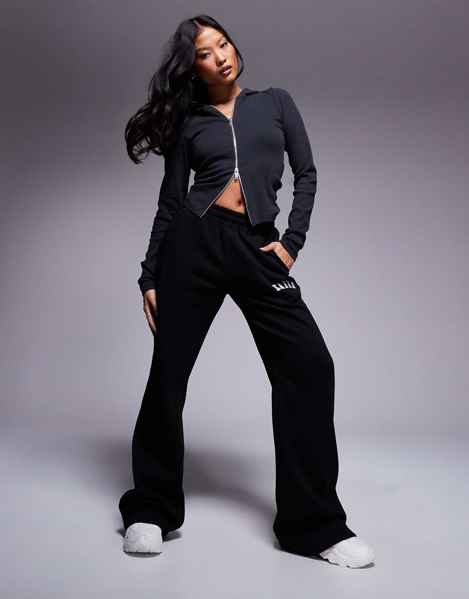 Kaiia cotton blend Petite wide leg sweatpants in black 7690₽
