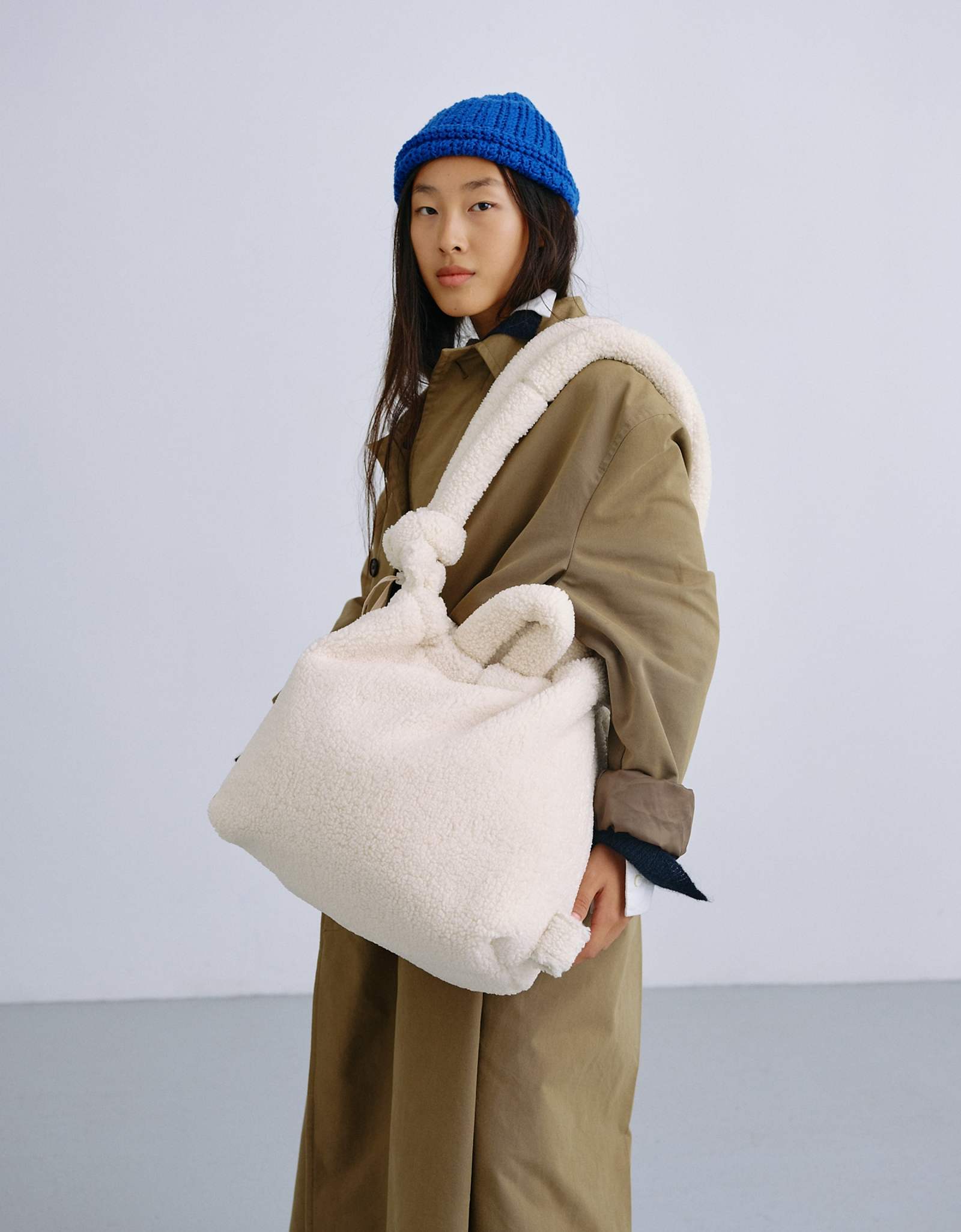 OLEND Ona sherpa multiwear crossbody bag in sand cream 32790₽