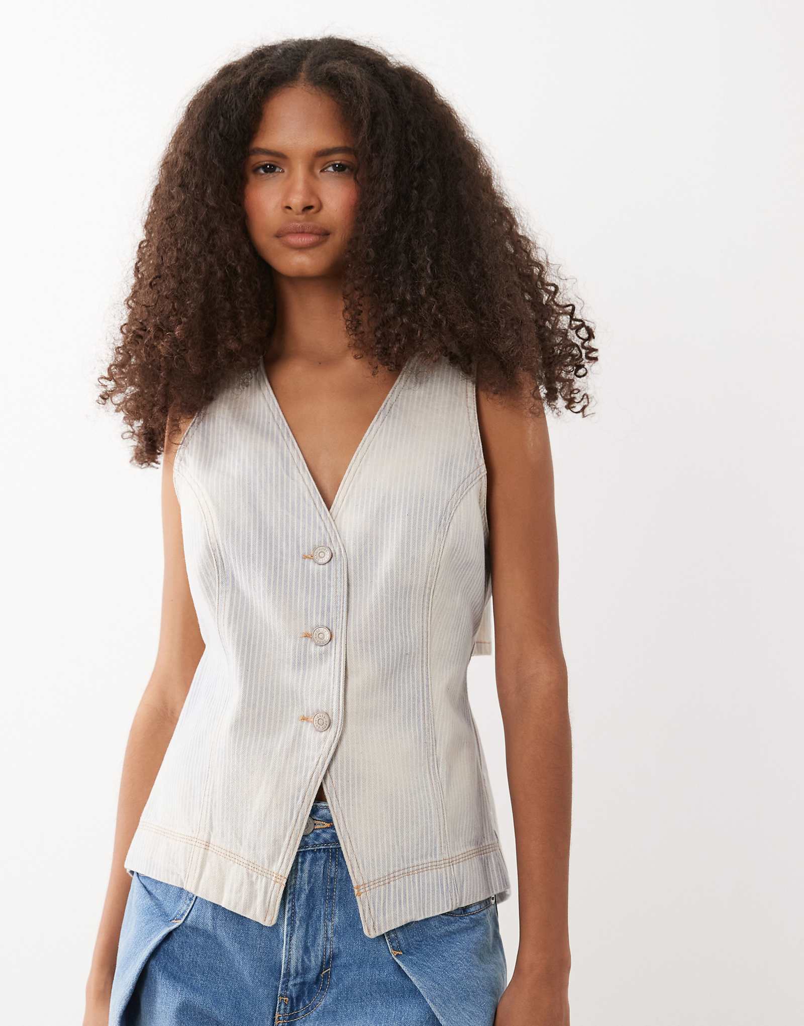 BOSS Orange tailored denim vest in light blue open blue 53490₽