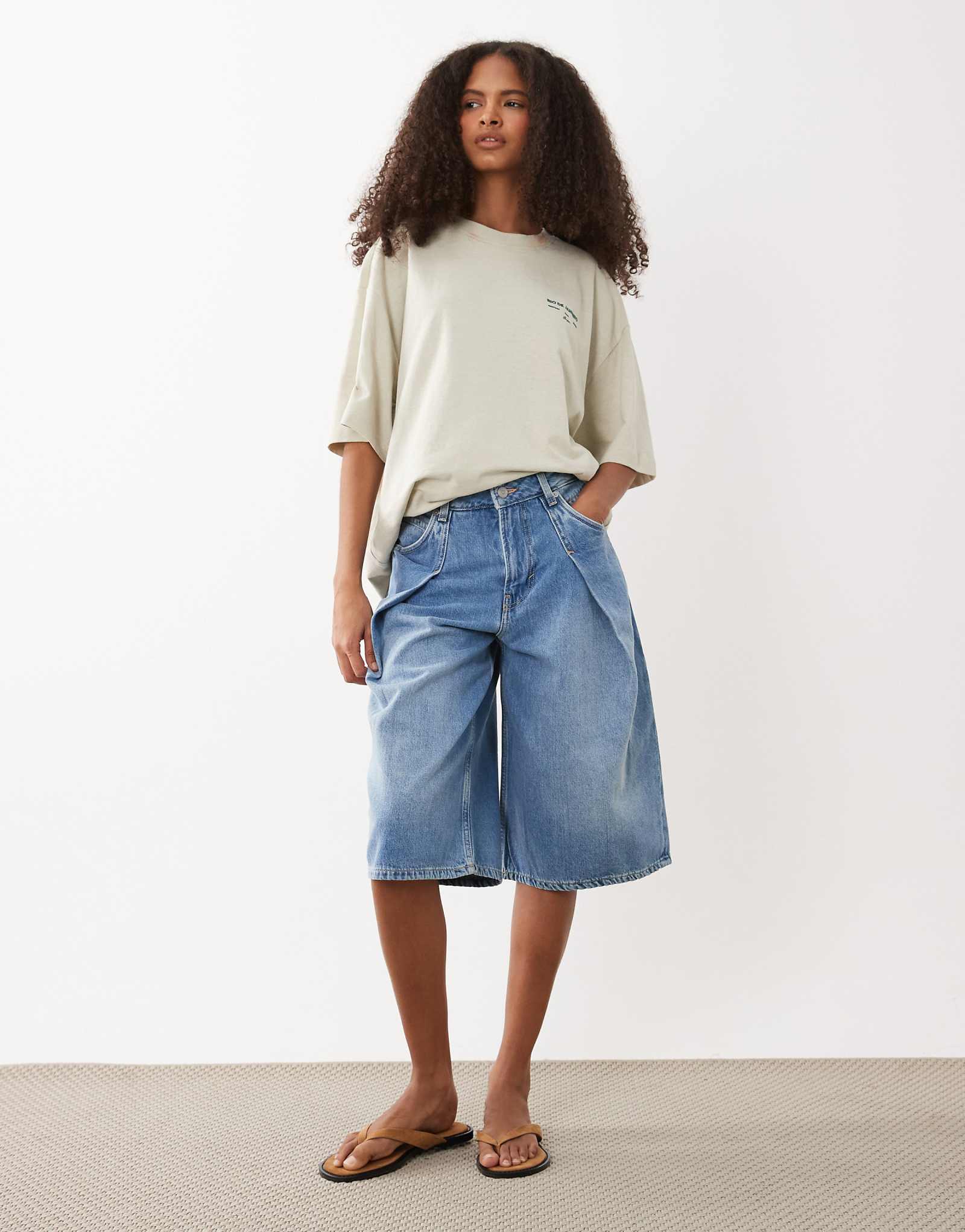 BOSS Orange slouchy pleated relaxed fit denim shorts in blue bright blue 46690₽
