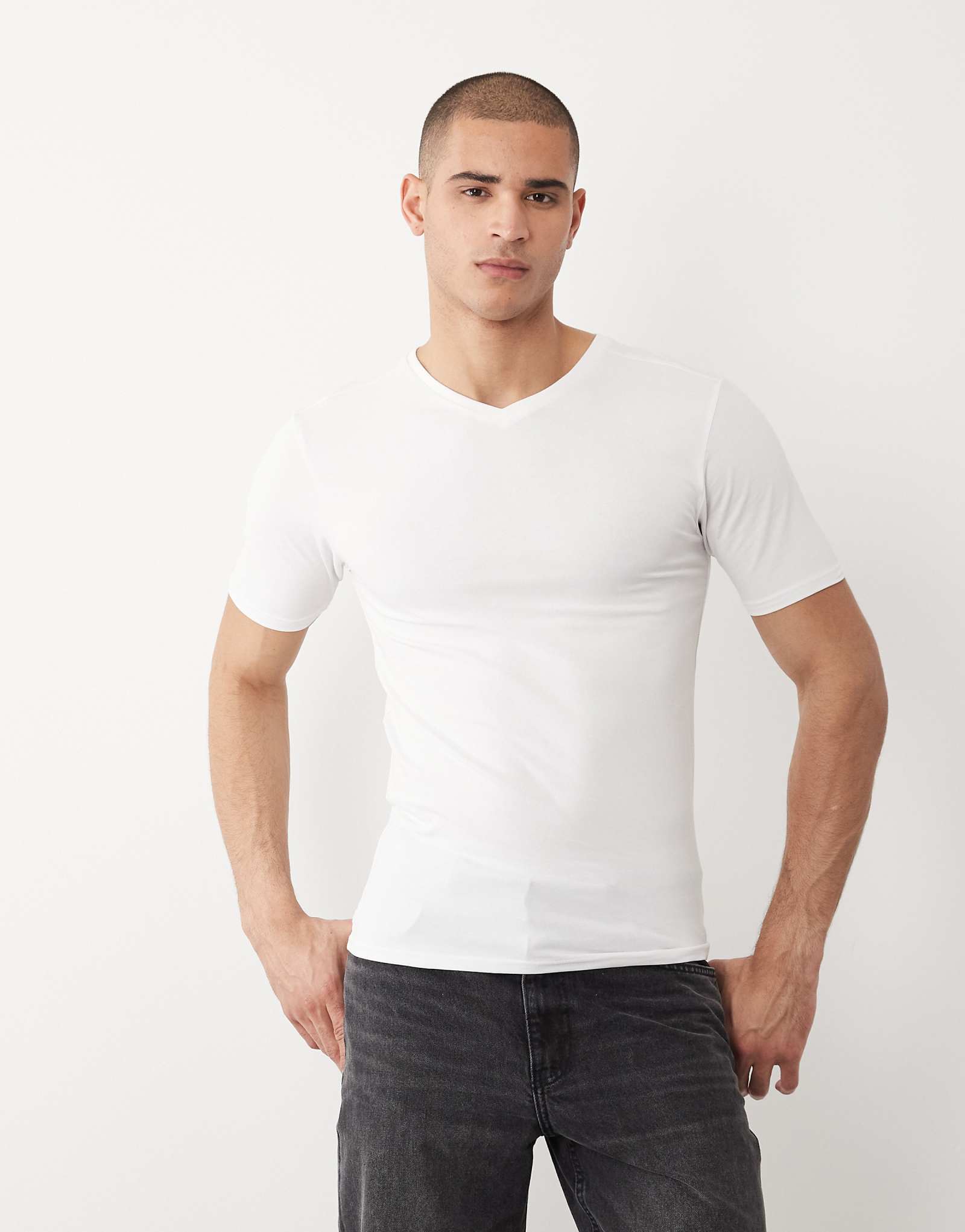 River Island v-neck muscle fit t-shirt in white white 3890₽