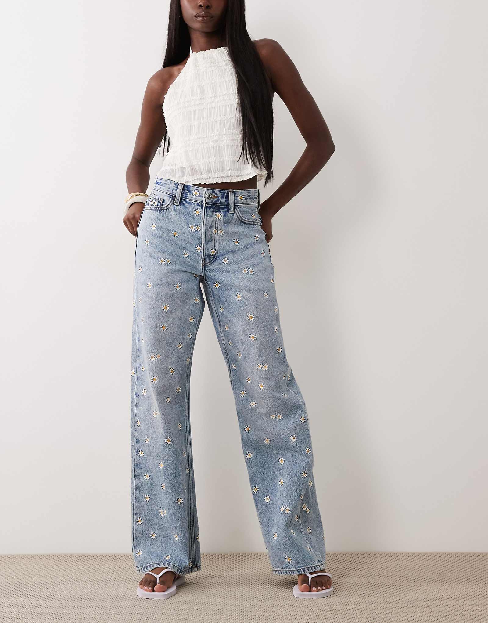 River Island daisy embroidered relaxed straight jeans in midwash blue light denim 21690₽