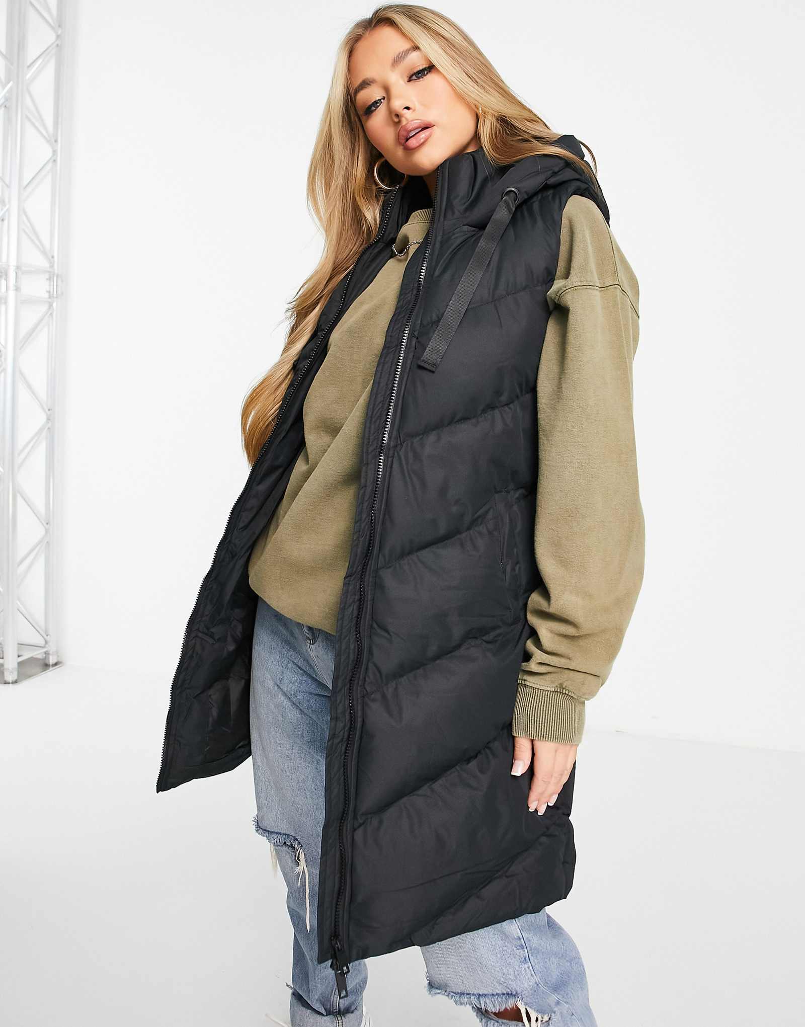 Threadbare Vamp longline padded vest with hood in black black 6990₽