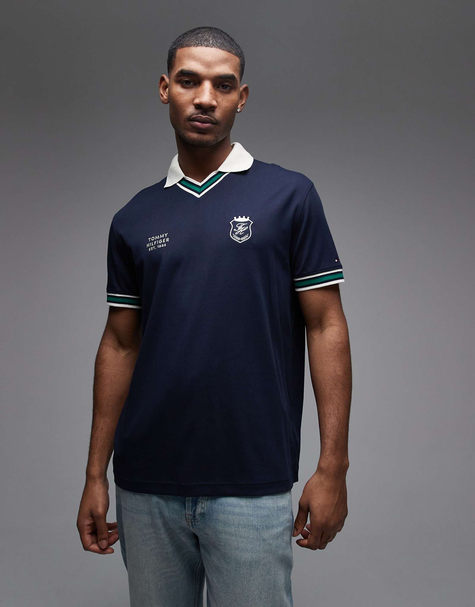 Tommy Hilfiger V-neck pique relaxed fit polo shirt in navy desert sky 33990₽