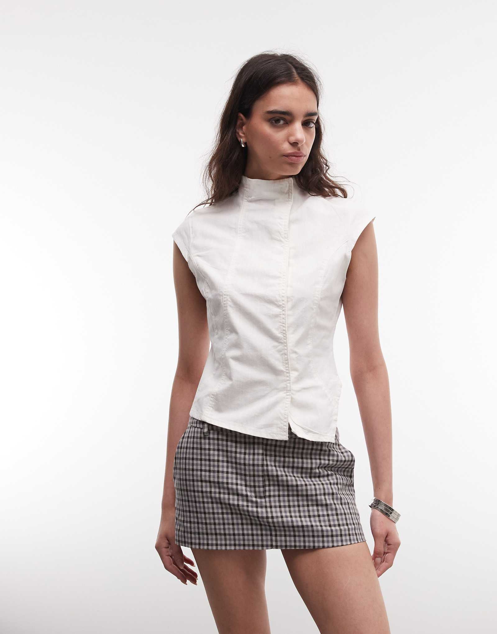 Weekday mock neck asymmetric top with seam detail and snaps in off white off white 12790₽