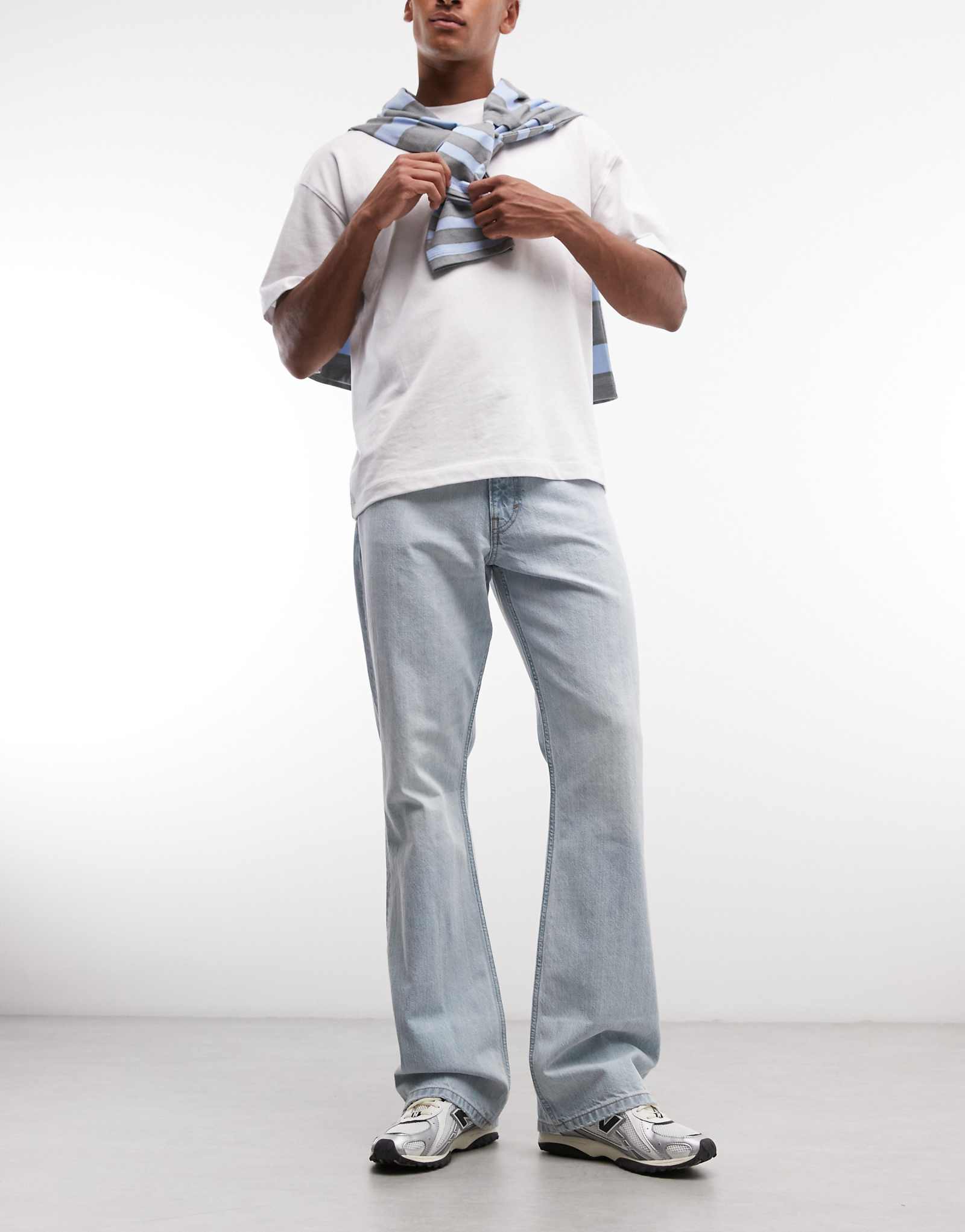 Weekday Mercury relaxed bootcut flare jeans in light blue ghost blue 16790₽