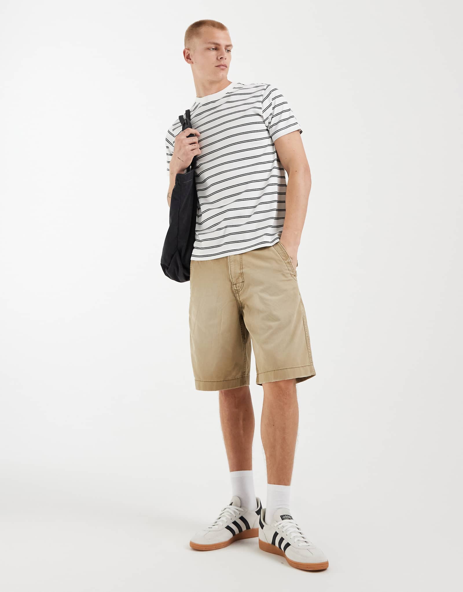 Hollister baggy cargo shorts in sand sand 8690₽