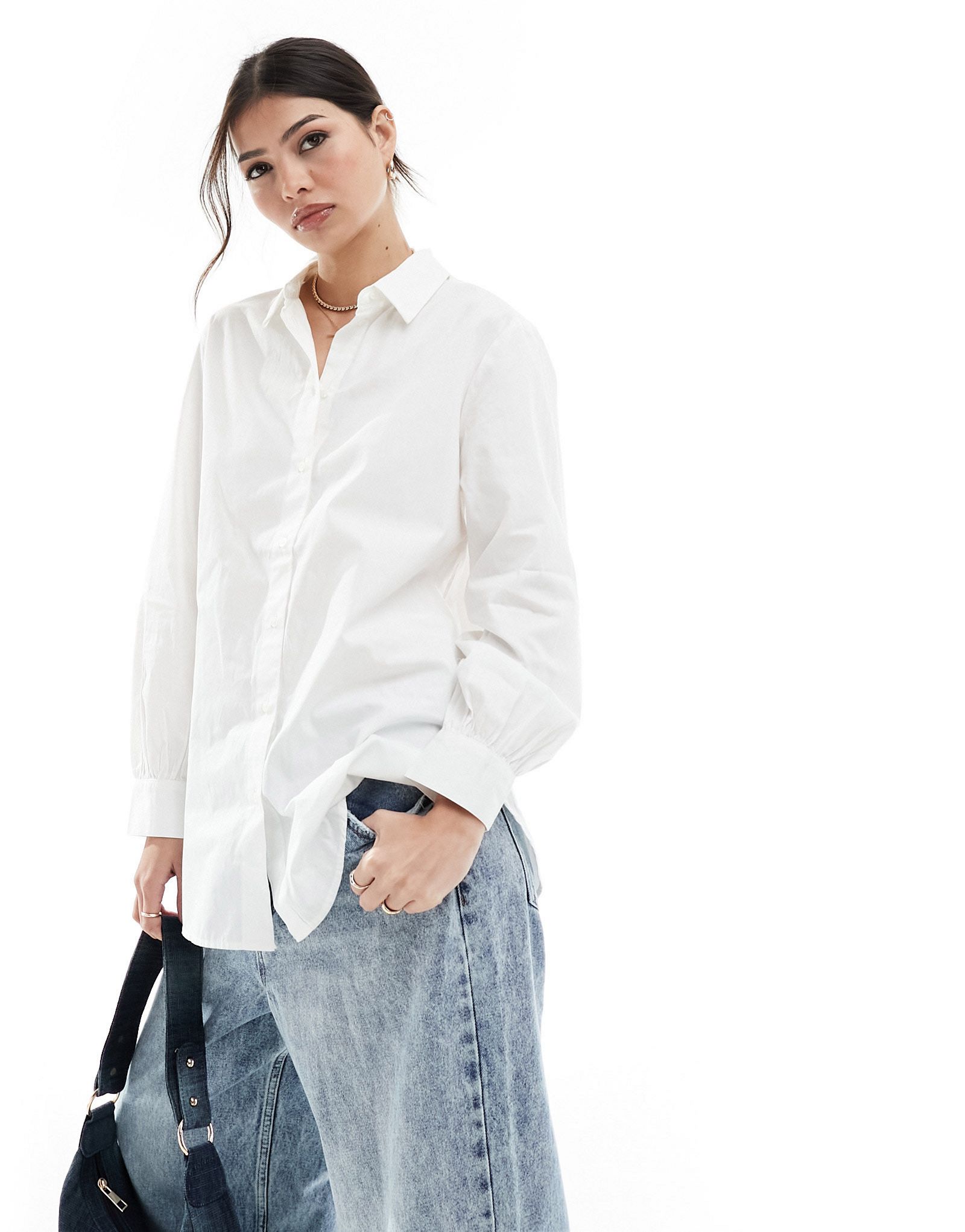 Только рубашка оверсайз белого цвета 7990₽