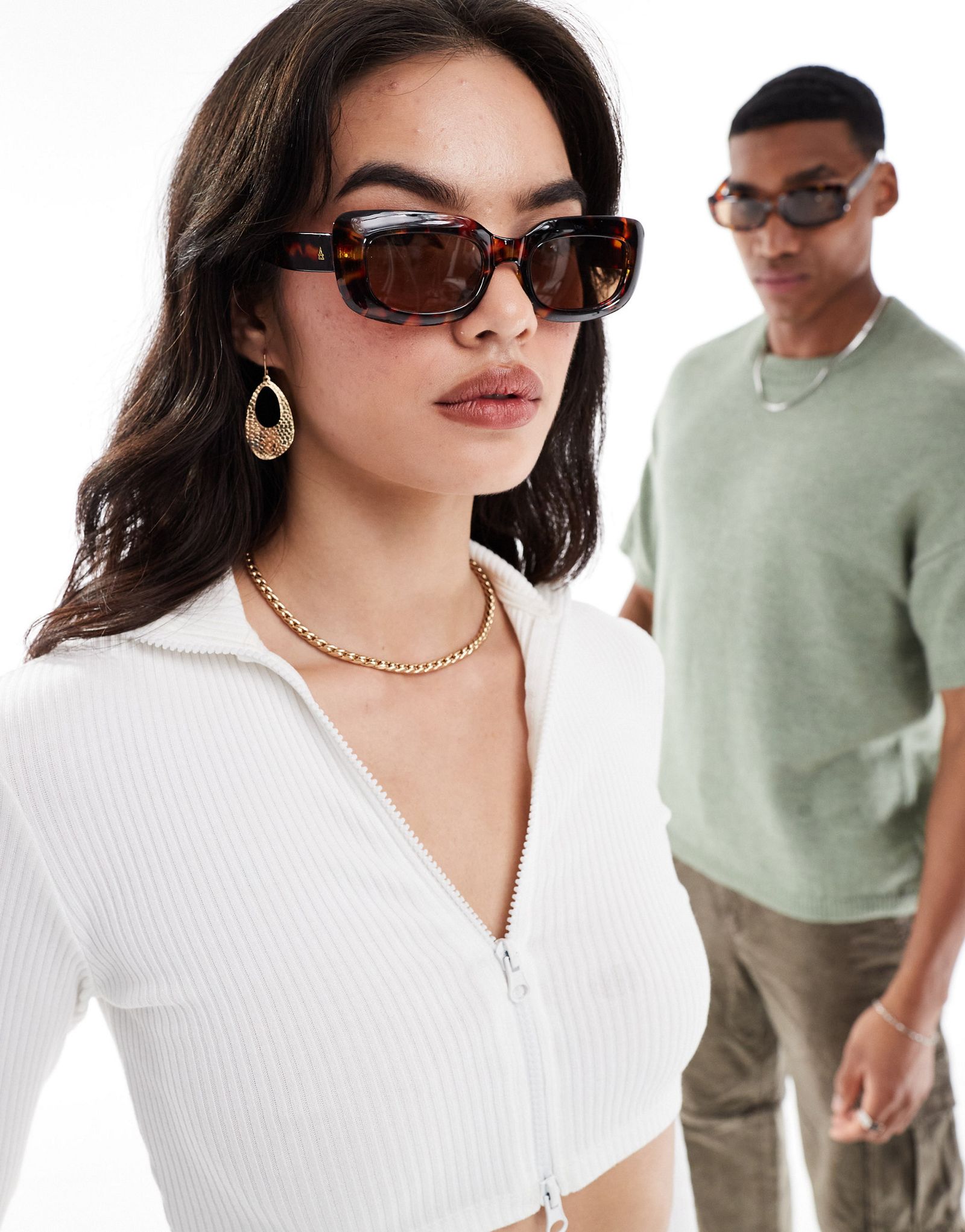 Прямоугольные солнцезащитные очки AIRE в черепаховой расцветке