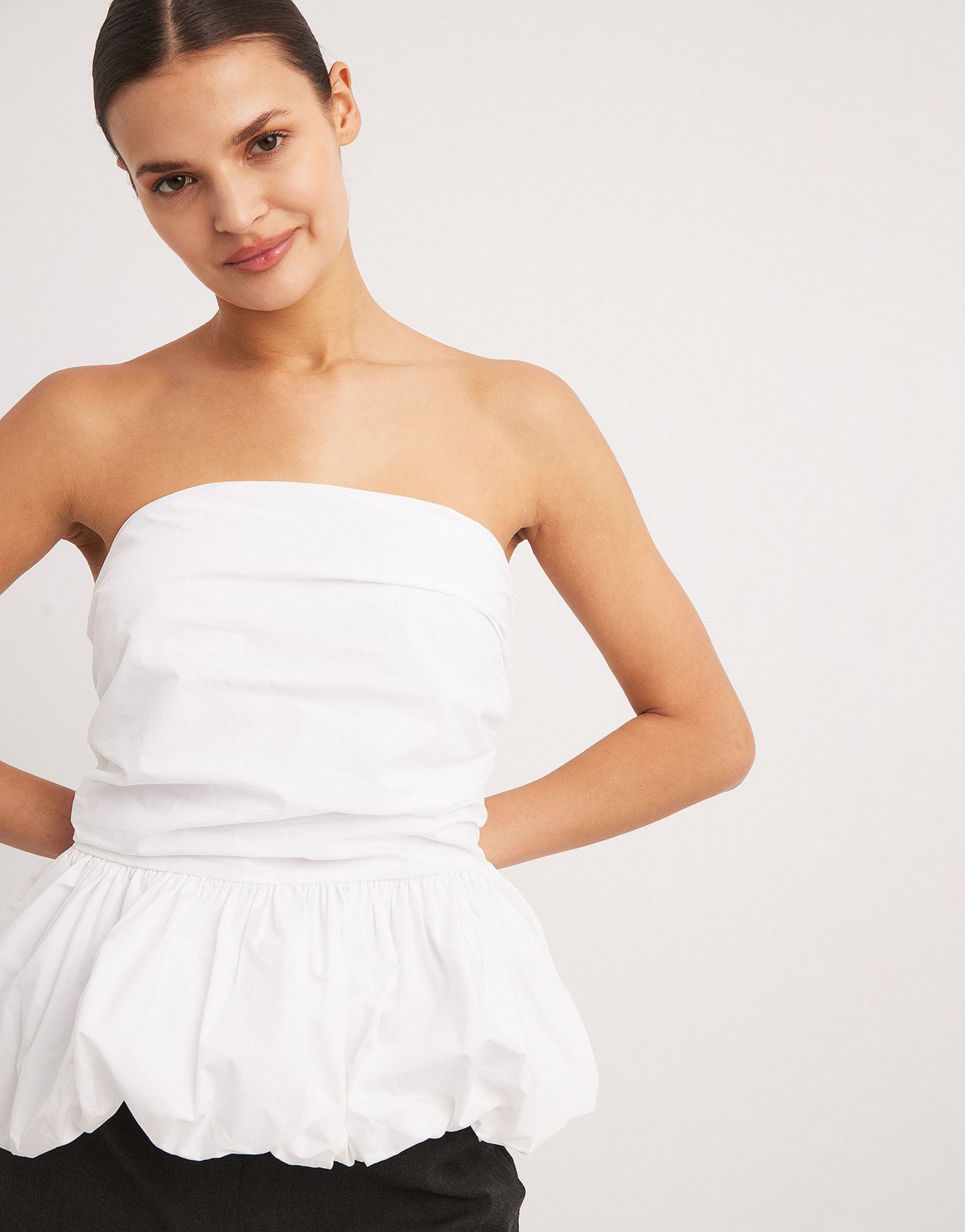 Белоснежный топ с баской NA-KD 8090₽