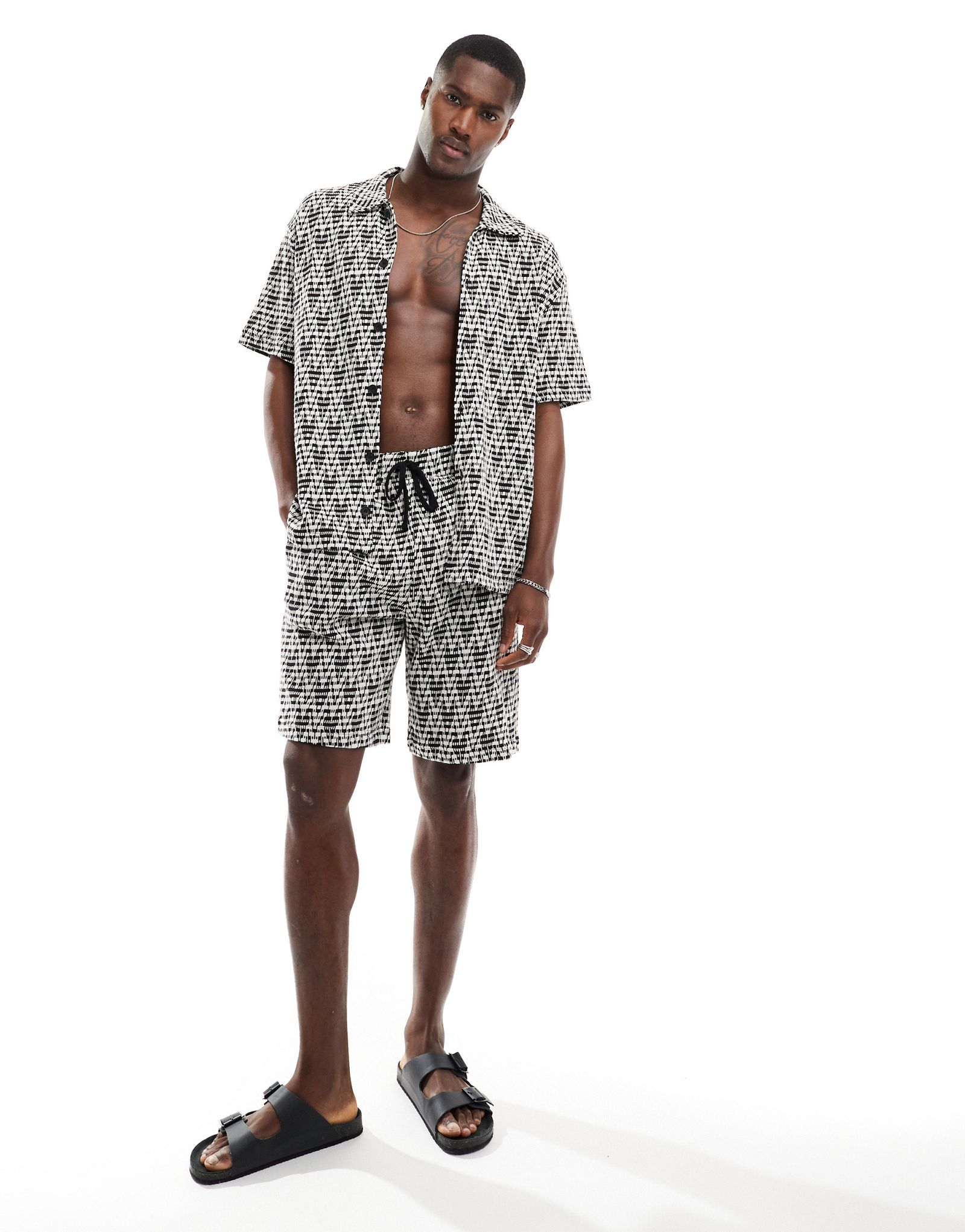 Черные фактурные жаккардовые шорты Bershka часть комплекта 3590₽