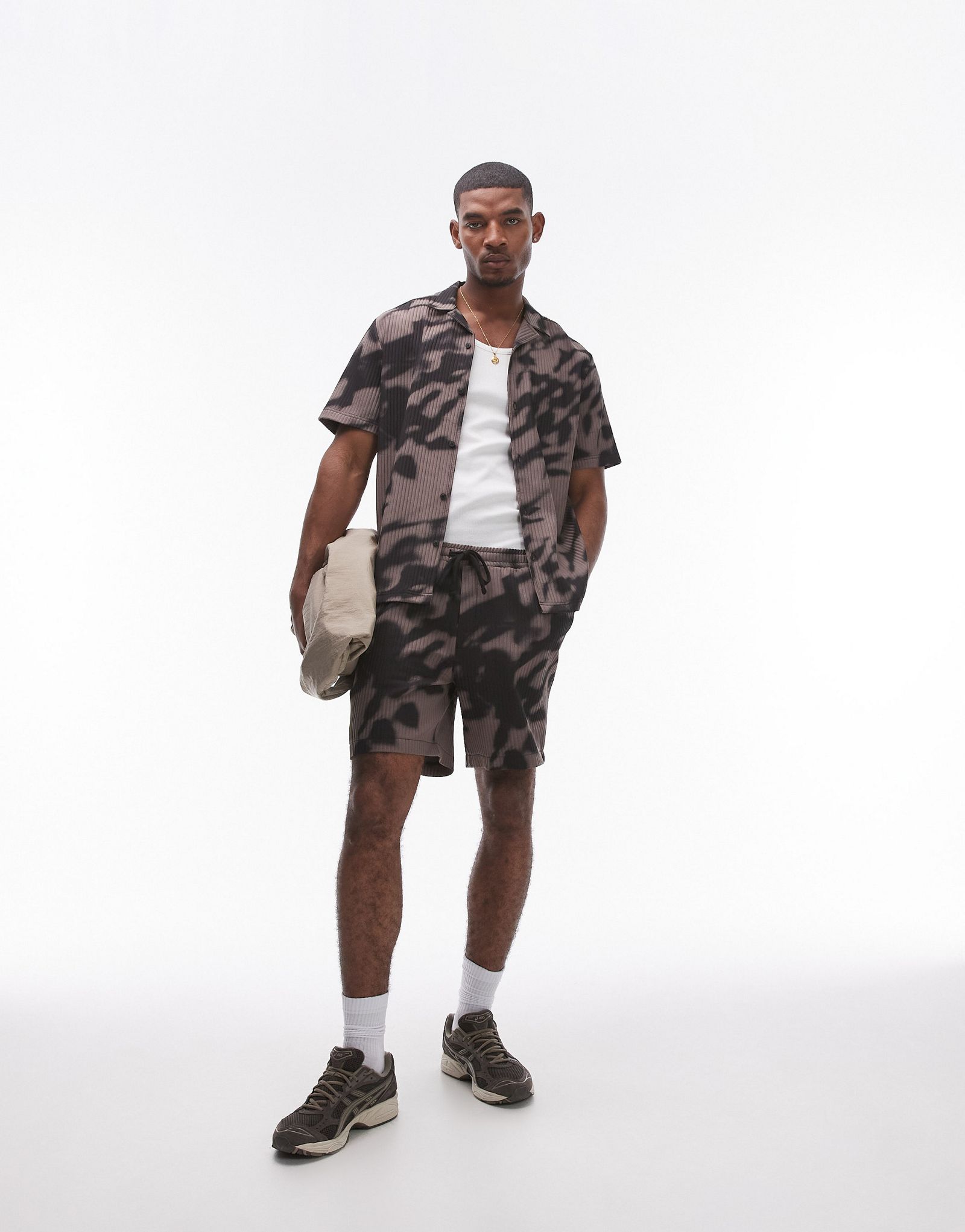 Короткие плиссированные тени Topman shadow с принтом фиолетового цвета - часть набора 11490₽