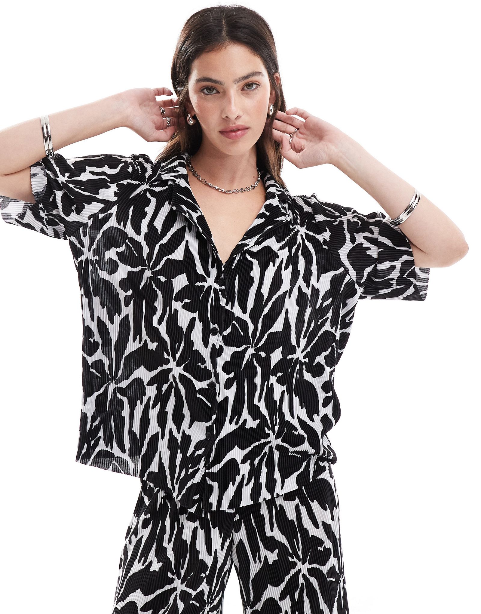 ЕДИНСТВЕННАЯ рубашка для боулинга с абстрактным цветочным принтом - часть комплекта  