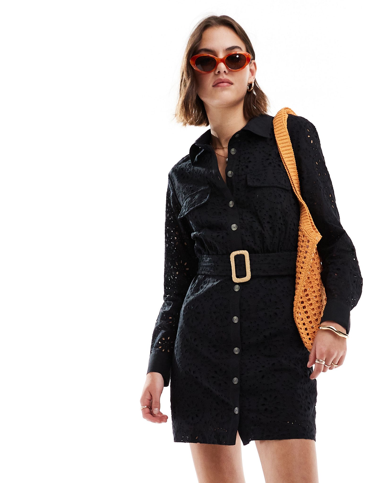 Мини-платье-рубашка с деталями из манго выполненное крючком черного цвета 7390₽