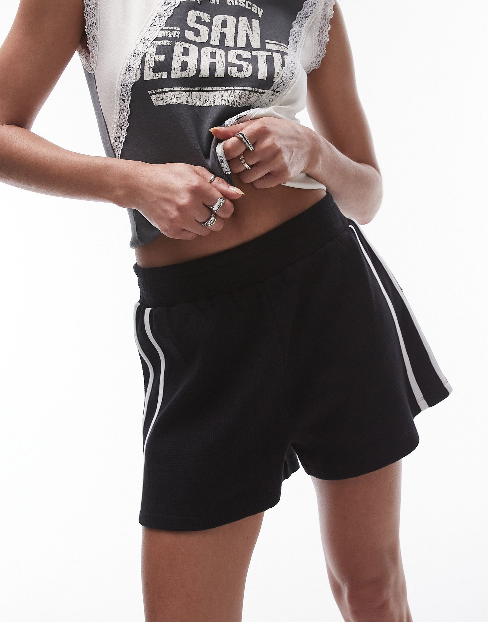 Вафельные шорты Topshop черного цвета 1990₽