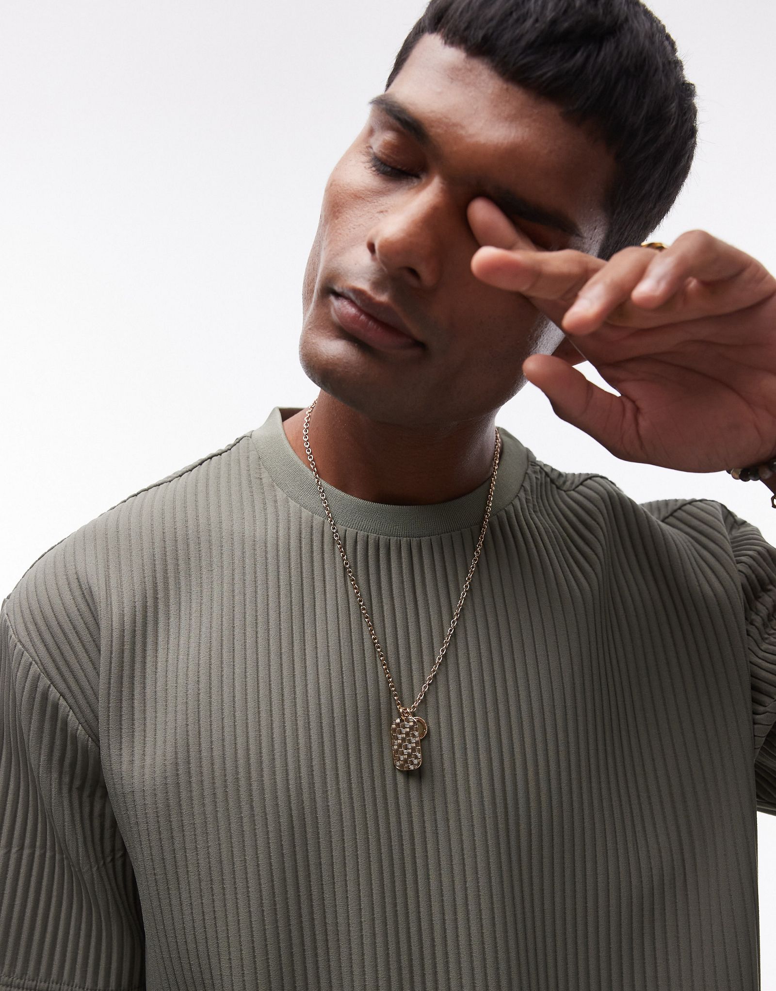 Футболка Topman oversize fit plisse цвета хаки 8590₽