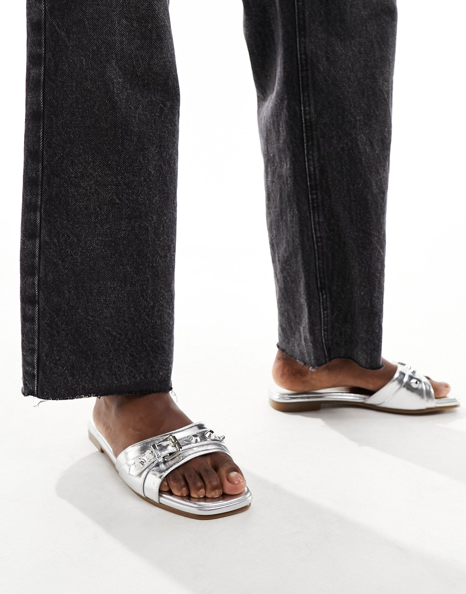 Плоские сандалии RAID Celini цвета серебристый металлик