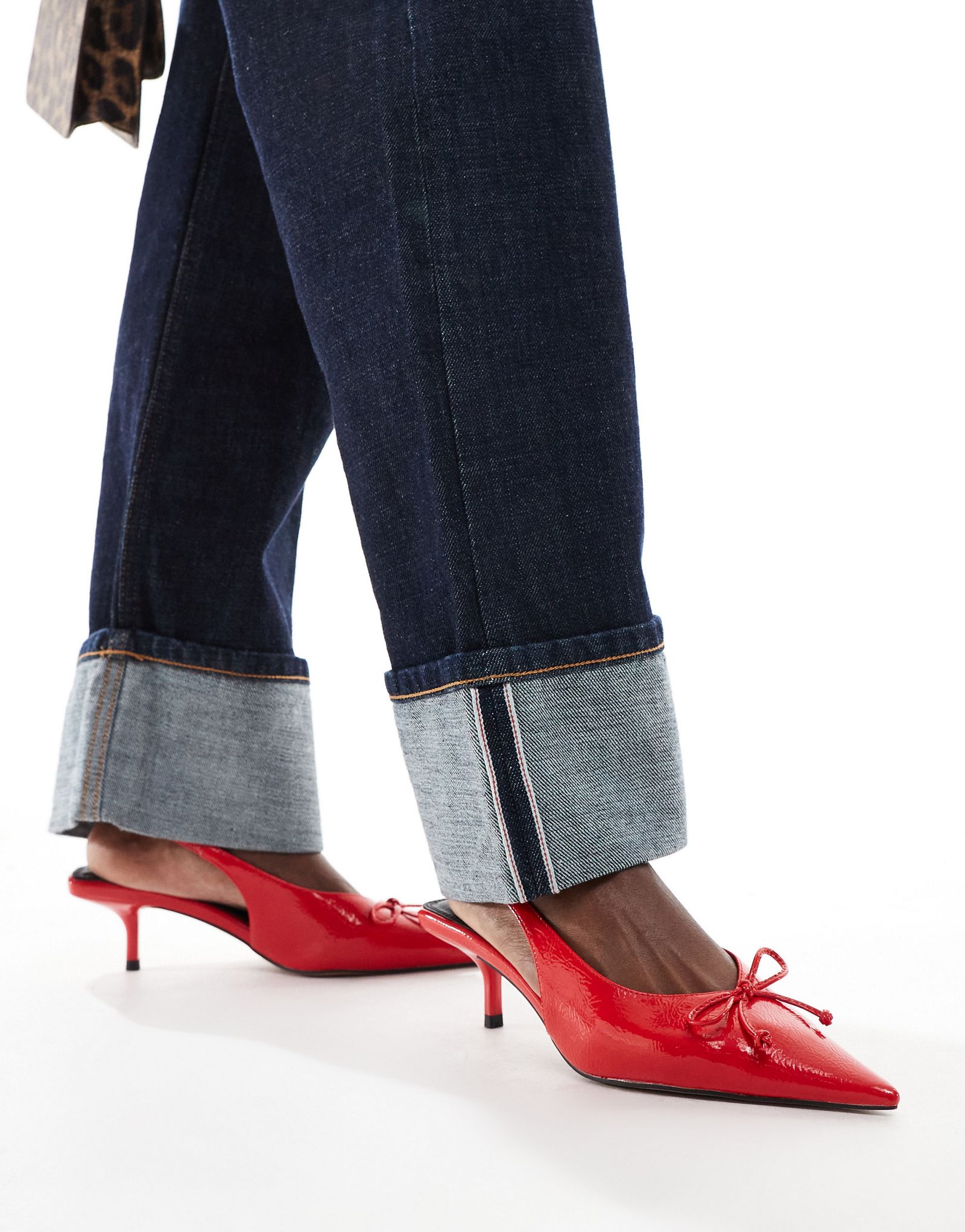 Красные туфли-лодочки на среднем каблуке с бантом Sriracha от ASOS DESIGN 6990₽