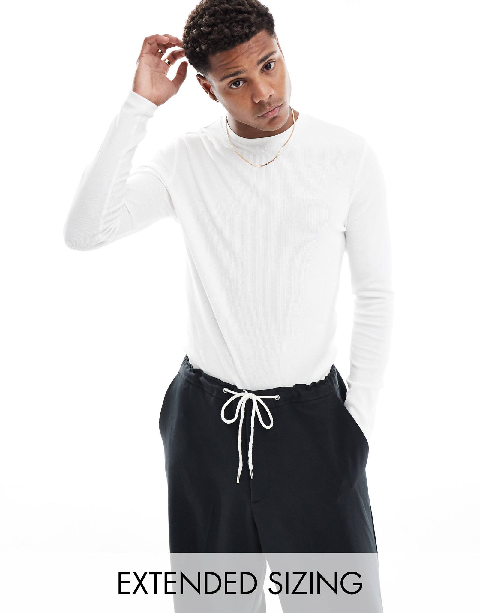 Футболка ASOS DESIGN muscle fit с длинным рукавом в рубчик белого цвета 3790₽