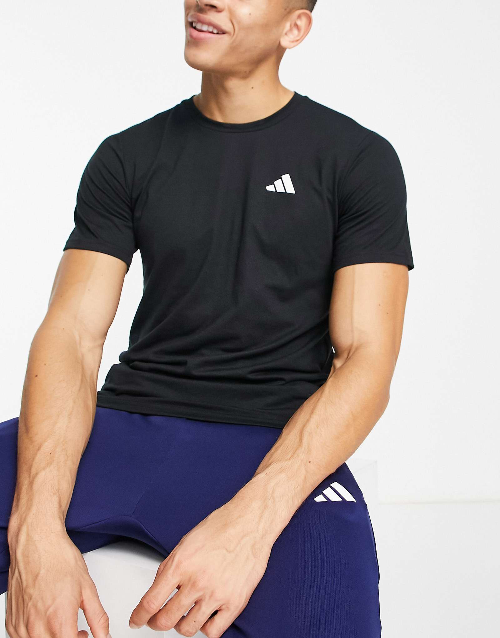 футболка adidas Training Essentials Feelready черного цвета