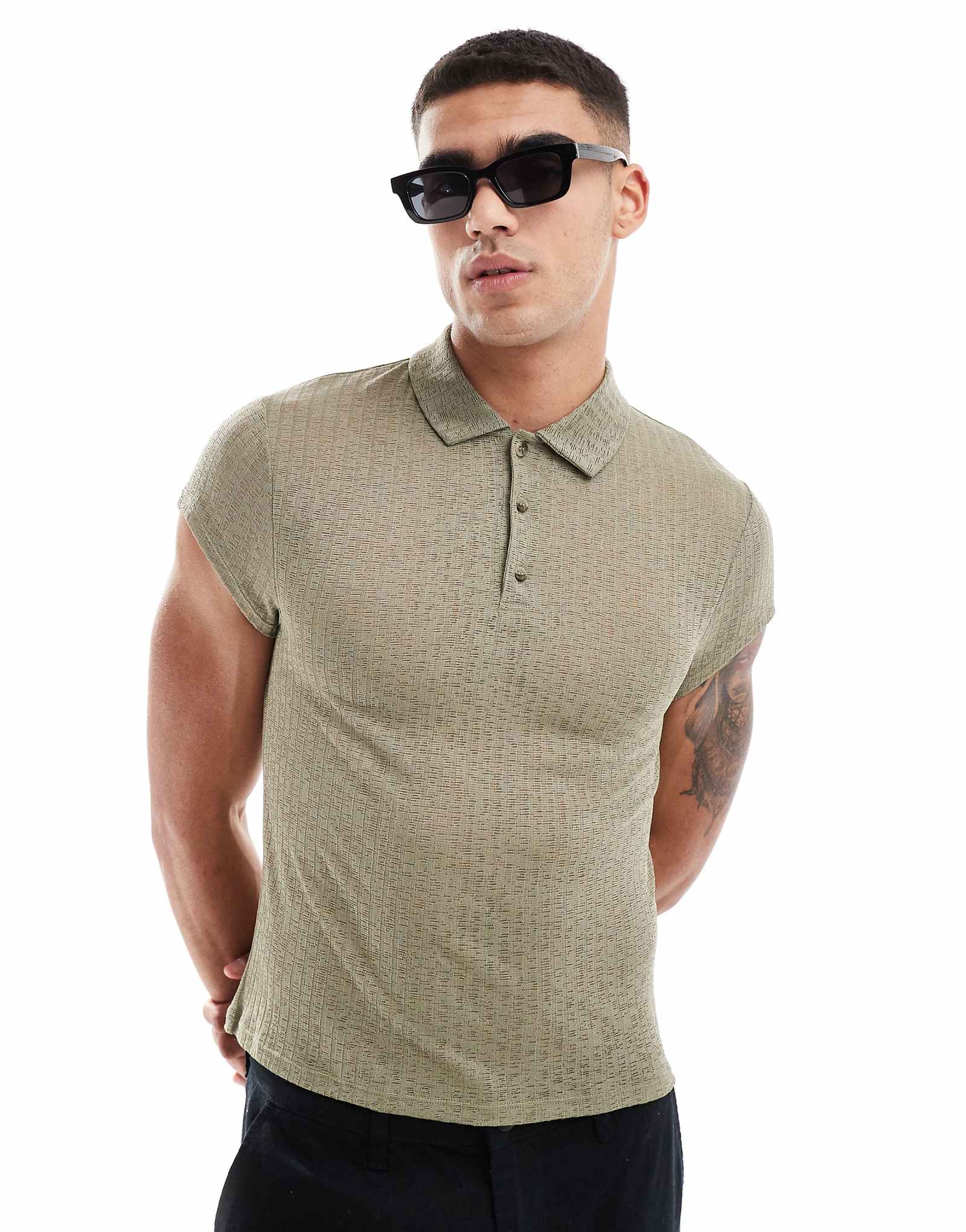 ДИЗАЙНЕРСКОЕ поло ASOS muscle fit с укороченным рукавом цвета хаки 2690₽