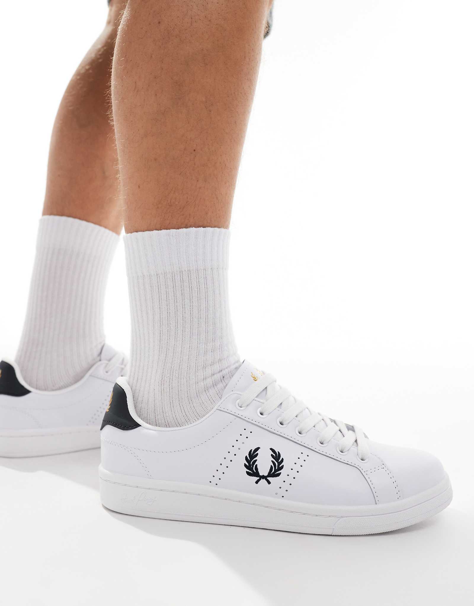 Кожаные кроссовки Fred Perry B721 белого цвета 27390₽