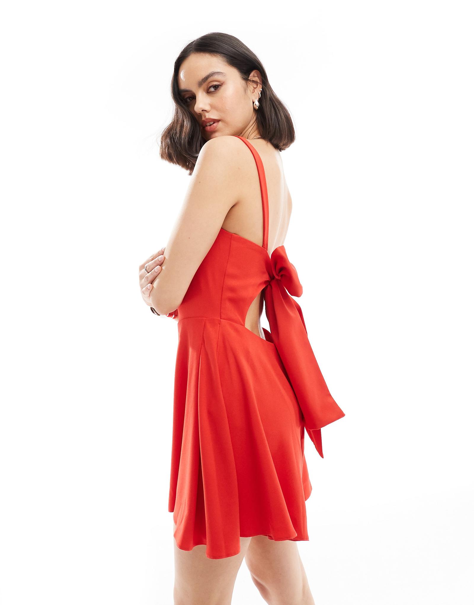 Красный комбинезон с бантом на спине от ASOS DESIGN