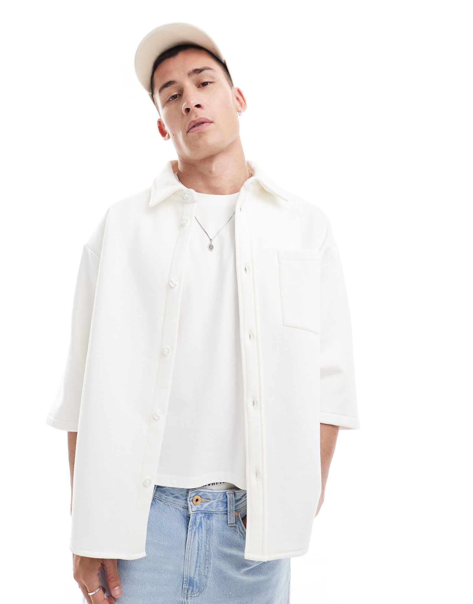 Белая толстовка ASOS DESIGN с коротким рукавом и застежкой на пуговицы 6390₽