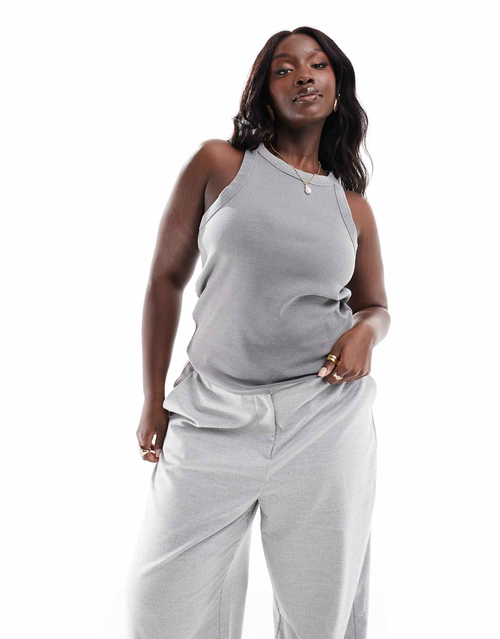 Выстиранная майка Mango curve цвета древесного угля 3190₽