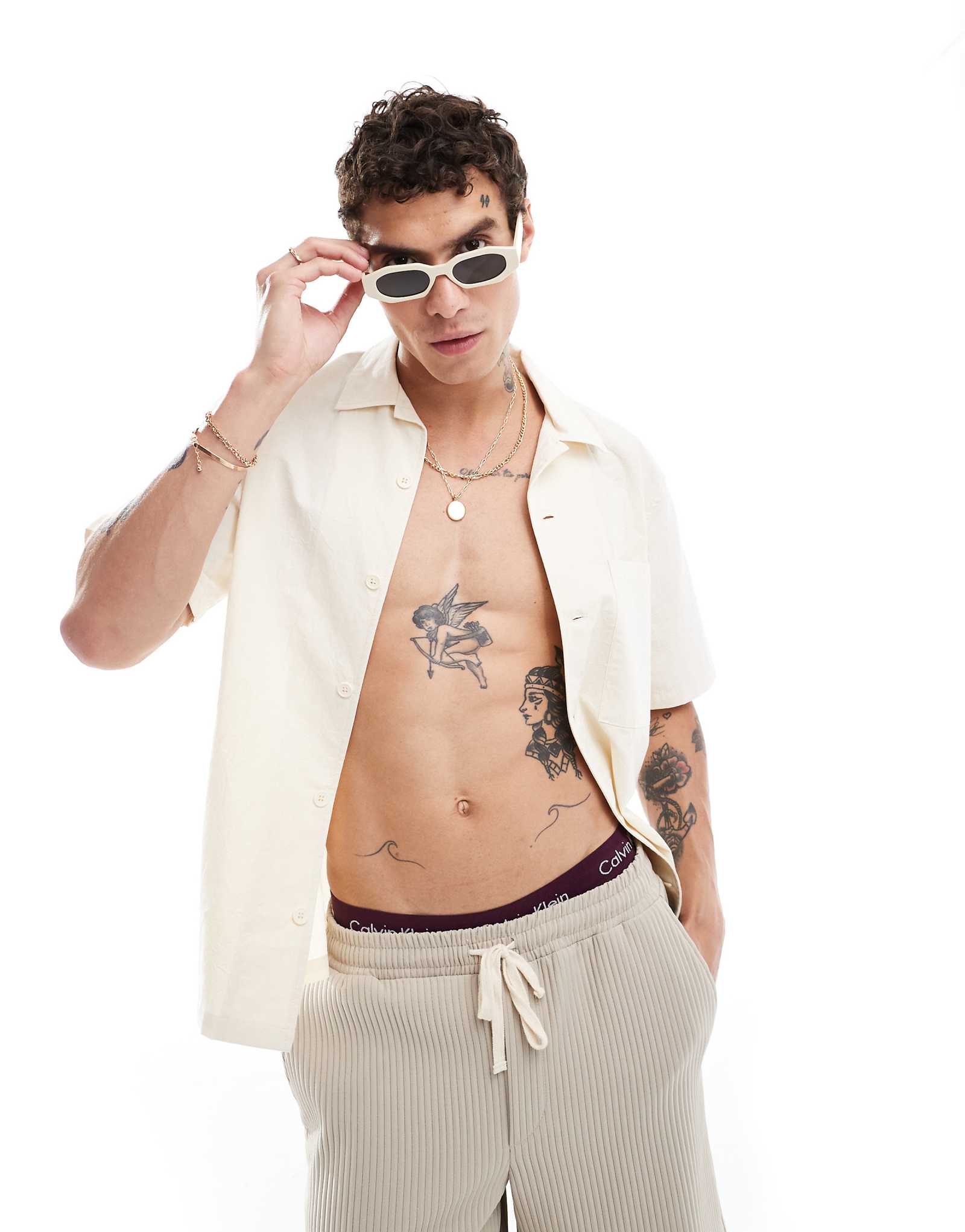 Легкая рубашка Pull-Bear цвета экрю 2290₽