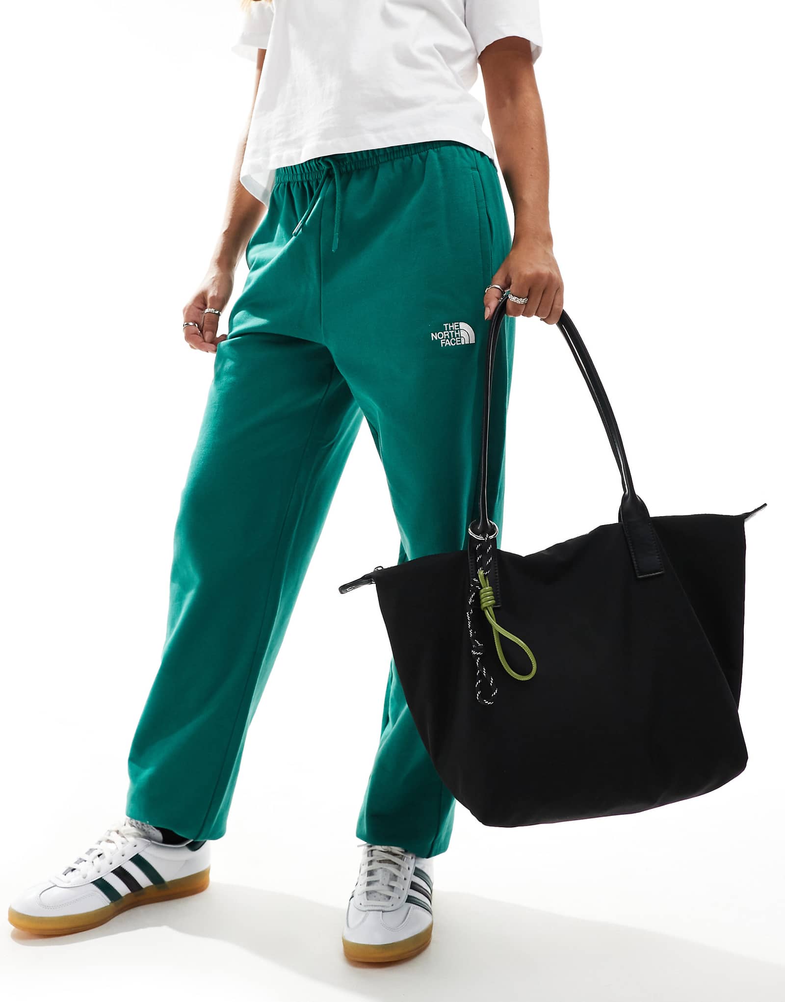 Карабин для сумки-тоут Pull-Bear черного цвета 5990₽