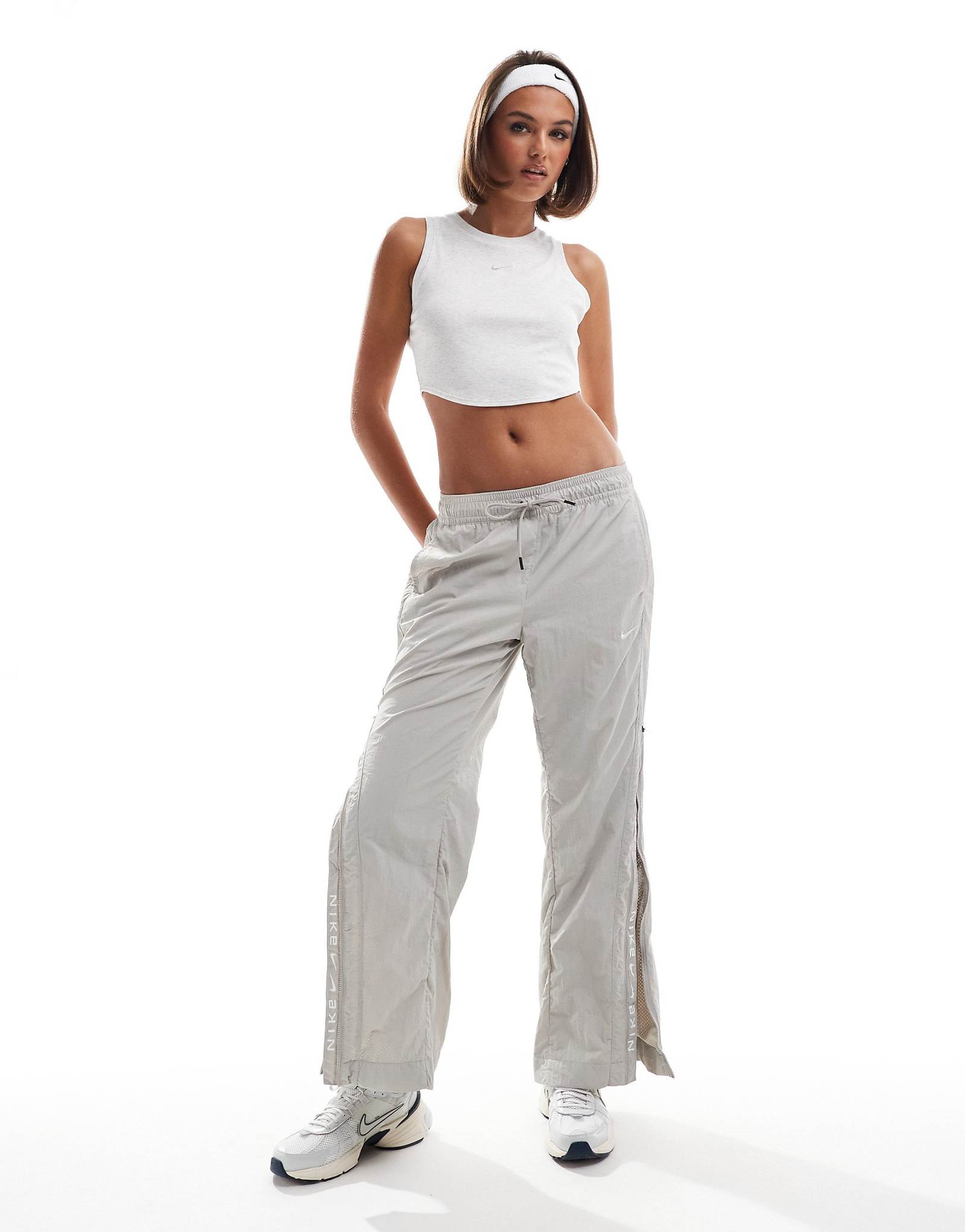 Брюки из ткани Nike NSW Collection серого цвета 12390₽