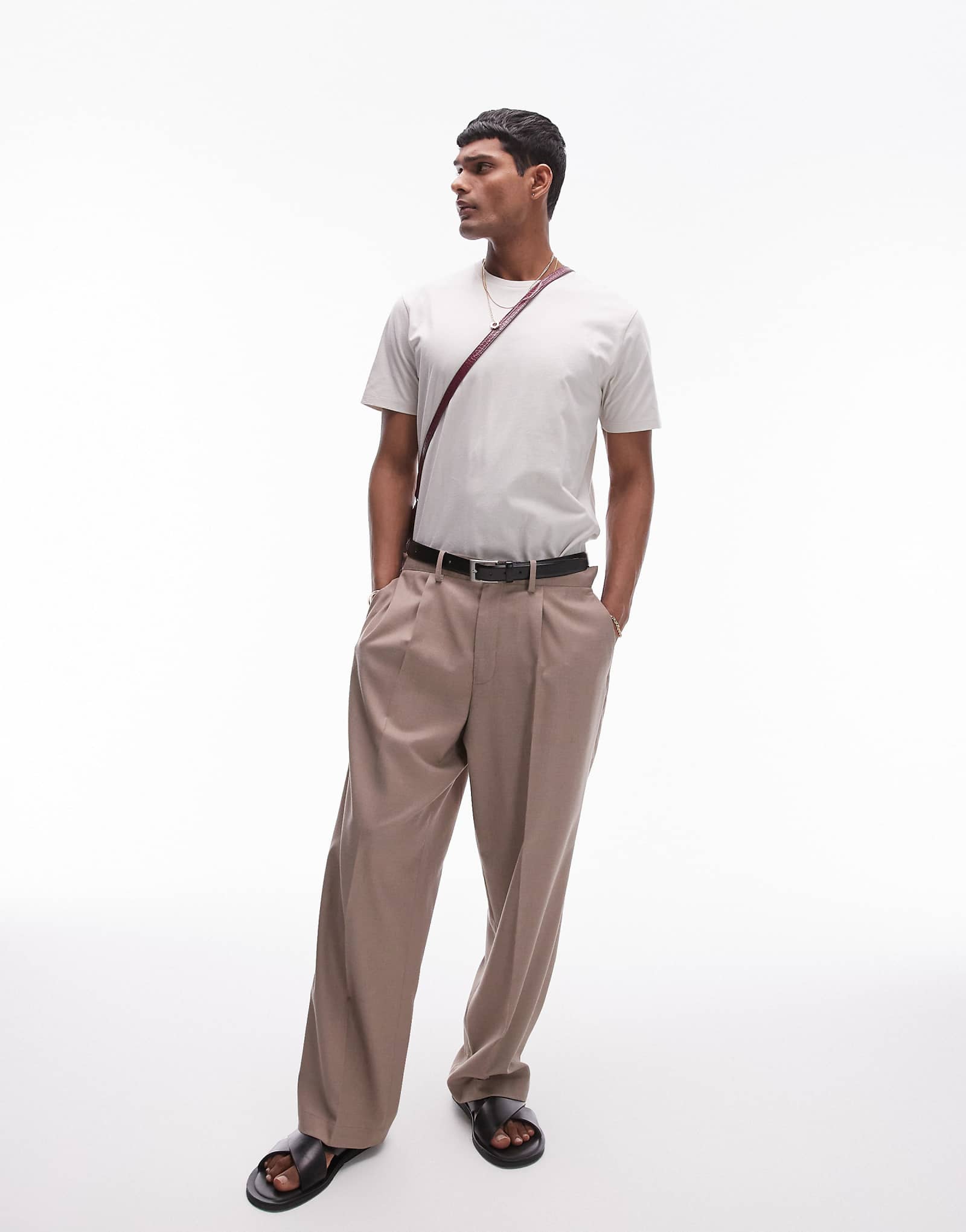 Футболка классического покроя Topman цвета экрю 2490₽