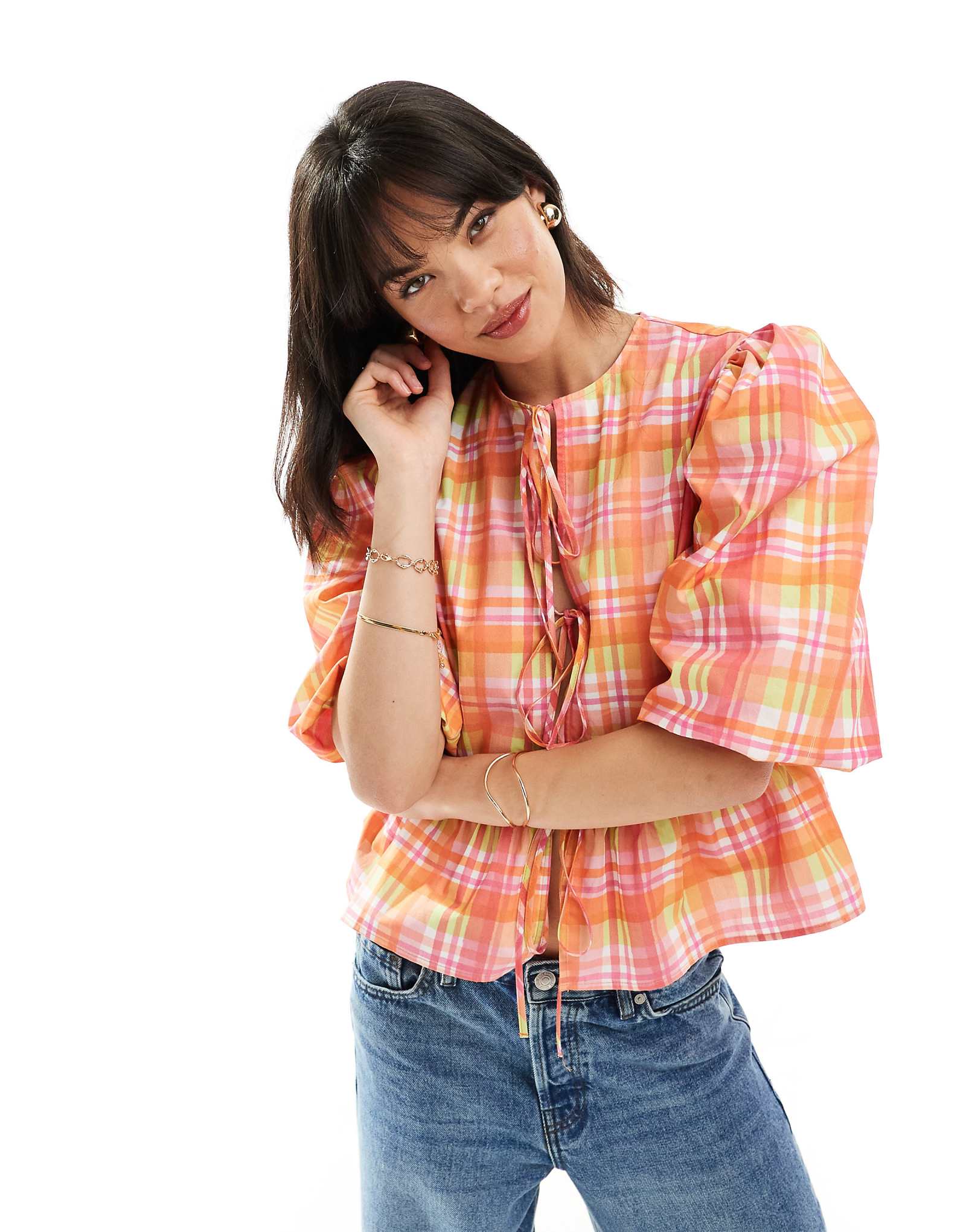 ДИЗАЙНЕРСКАЯ рубашка ASOS из хлопчатобумажного поплина с баской и галстуком-бабочкой в клетку 2190₽