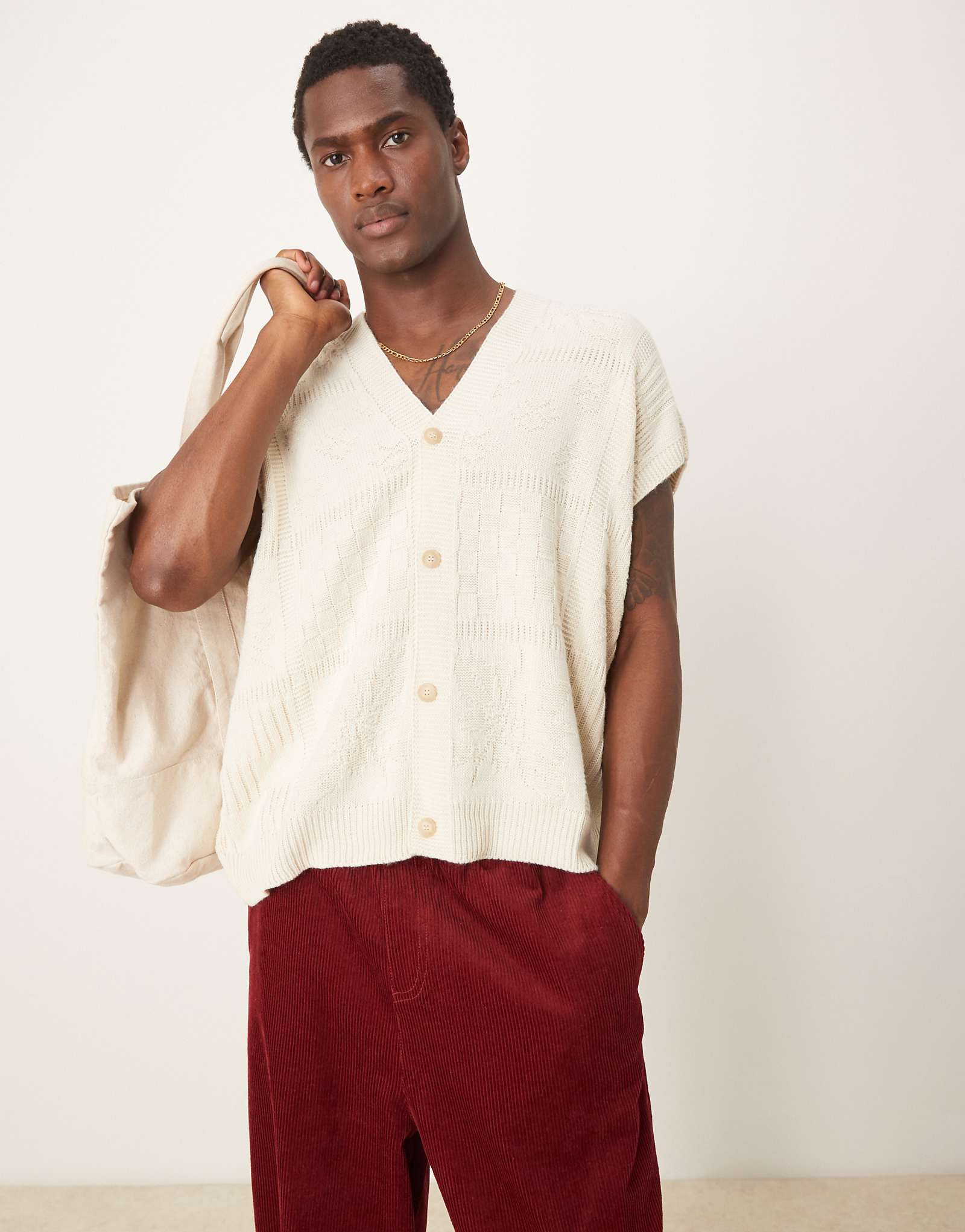 ДИЗАЙН ASOS - объемная трикотажная майка с застежкой на пуговицы цвета экрю 4590₽