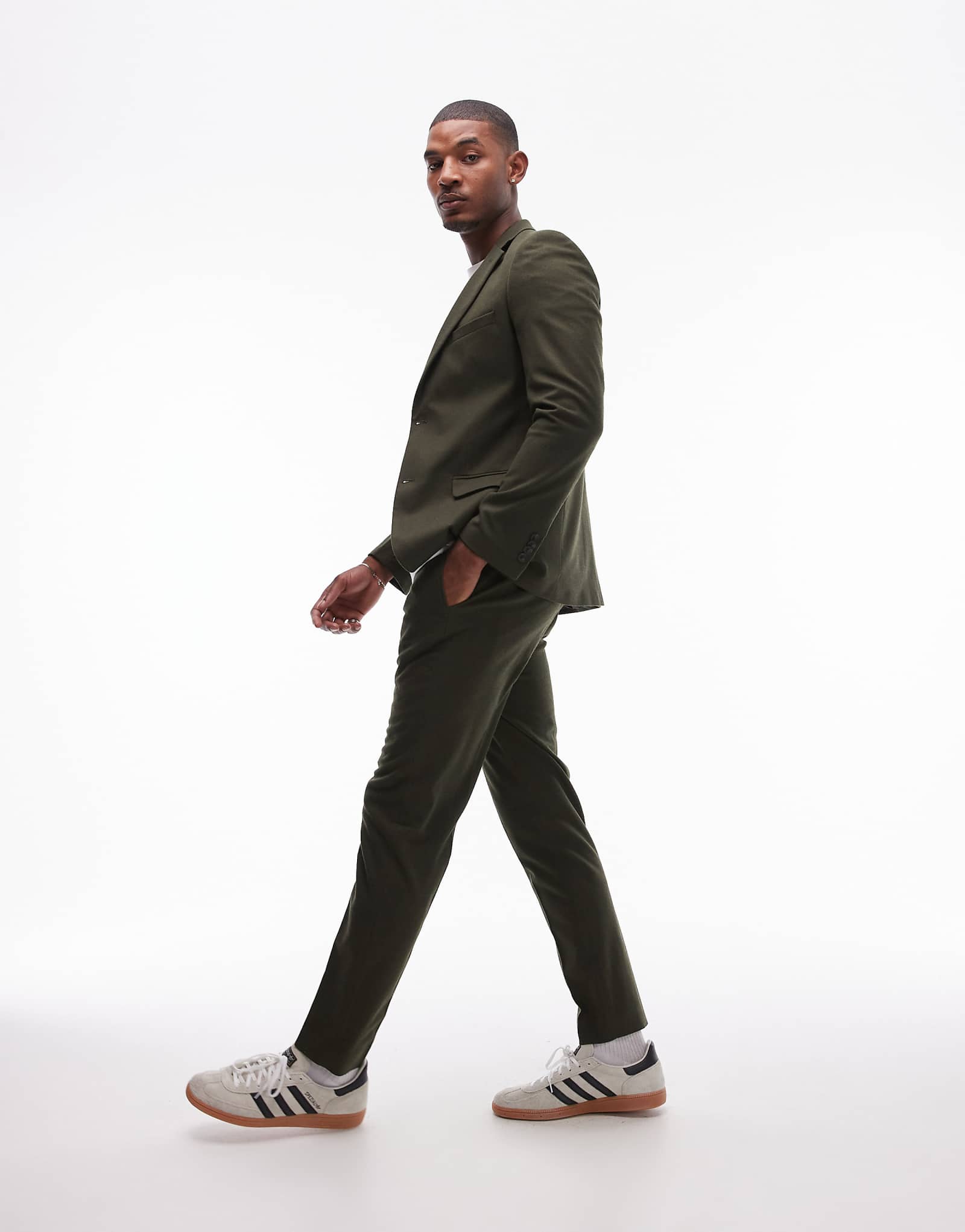 Узкие брюки классические Topman цвета хаки 12290₽